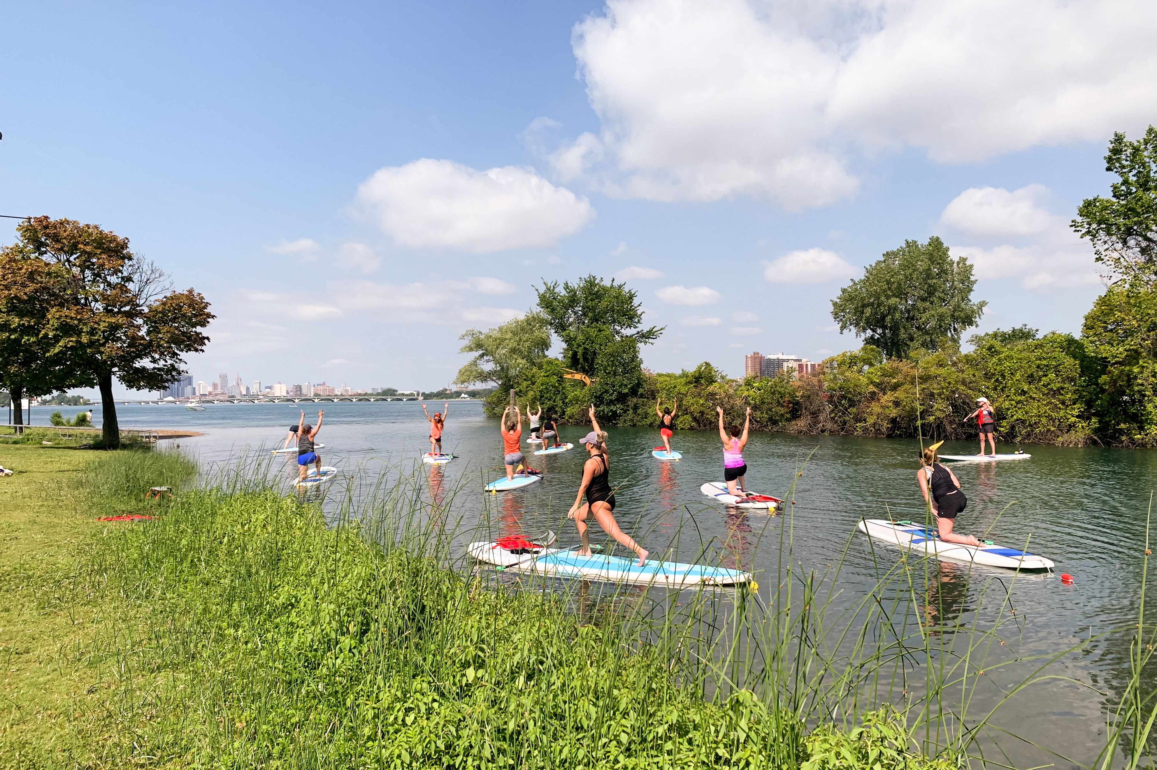 Yoga auf dem Detroit River