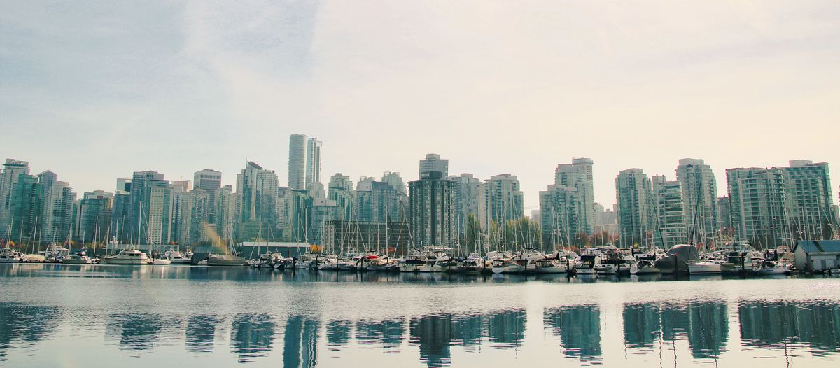 allgemein/storytelling/19-kristin-weide-west-kanada/vancouver-skyline.cr6000x2630-0x1369