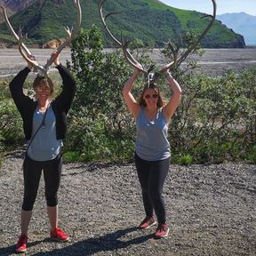 CANUSA Mitarbeiterin Lena Wagner und Saskia Kulke im Denali National Park