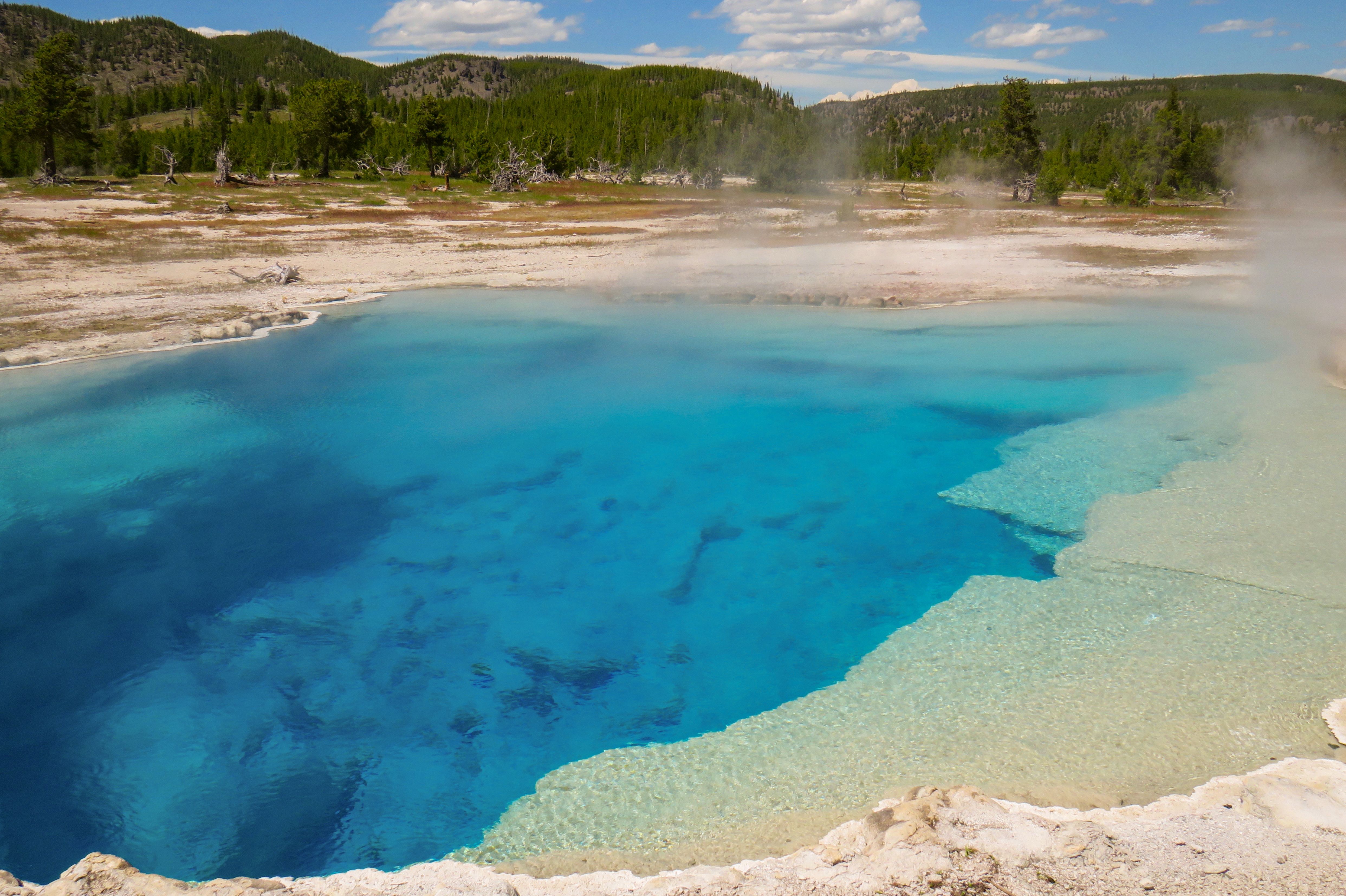 Der türkise Sapphire Pool im Yellowstone Nationalpark, Wyoming