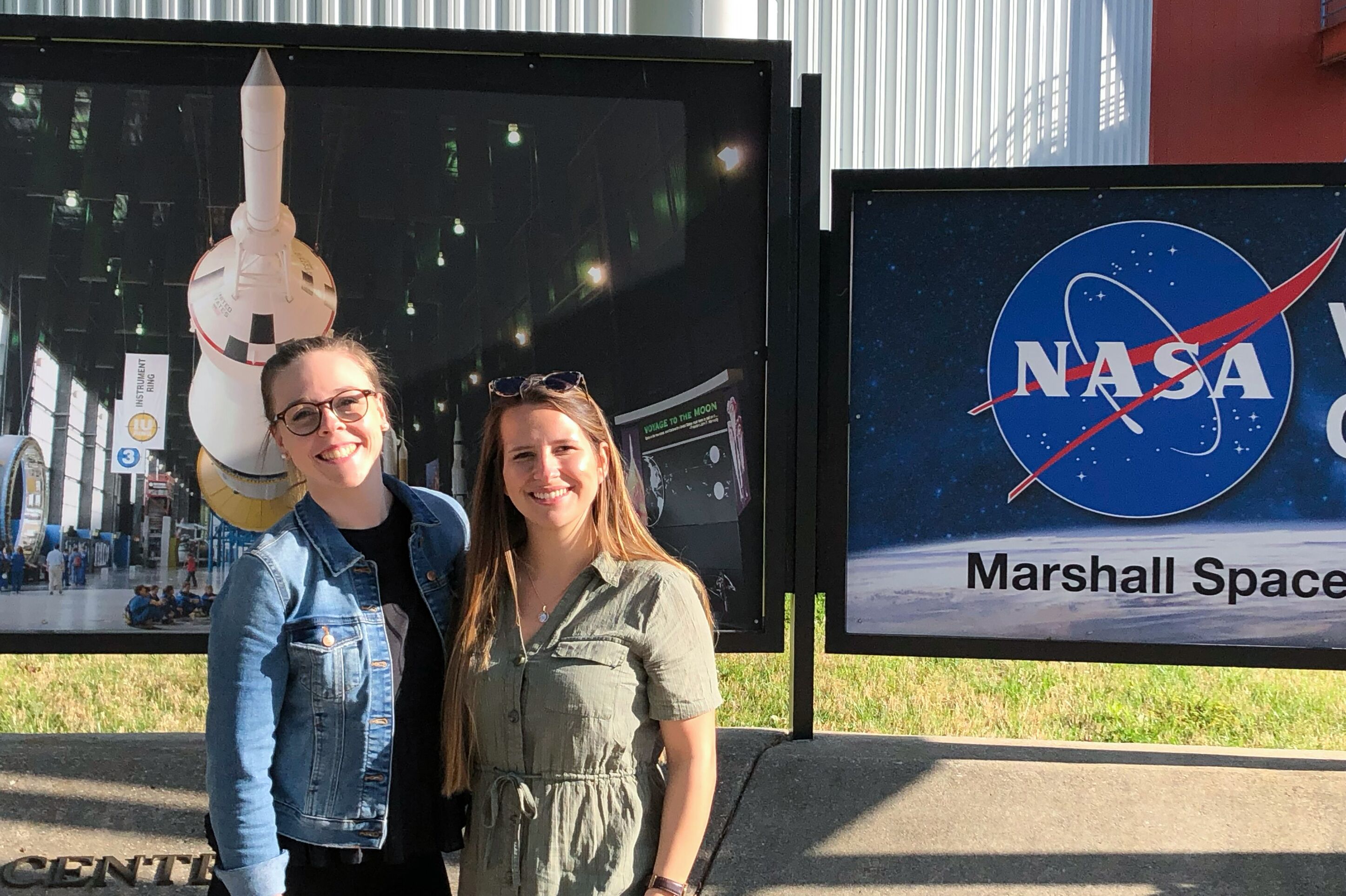 Jana und Inga im US Space Rocket Center in Huntsville