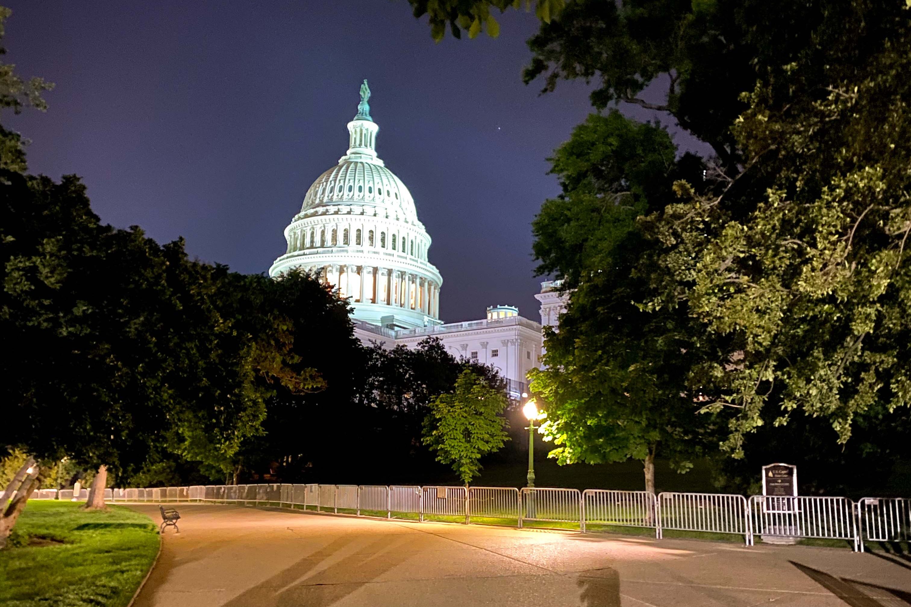 Das beleuchtete Capitol bei Nacht