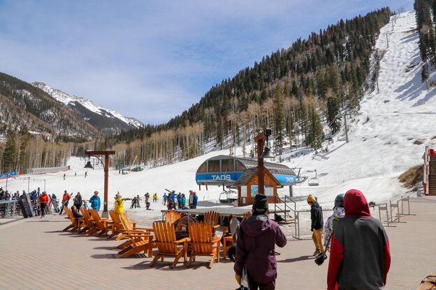 Das Skigebiet Taos kurz vor Saisonende im April Das Skigebiet Taos kurz vor Saisonende im April