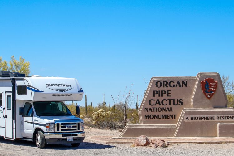 Wohnmobil von Roadbear RV im Organ Pipe Cactus National Monument in Arizona