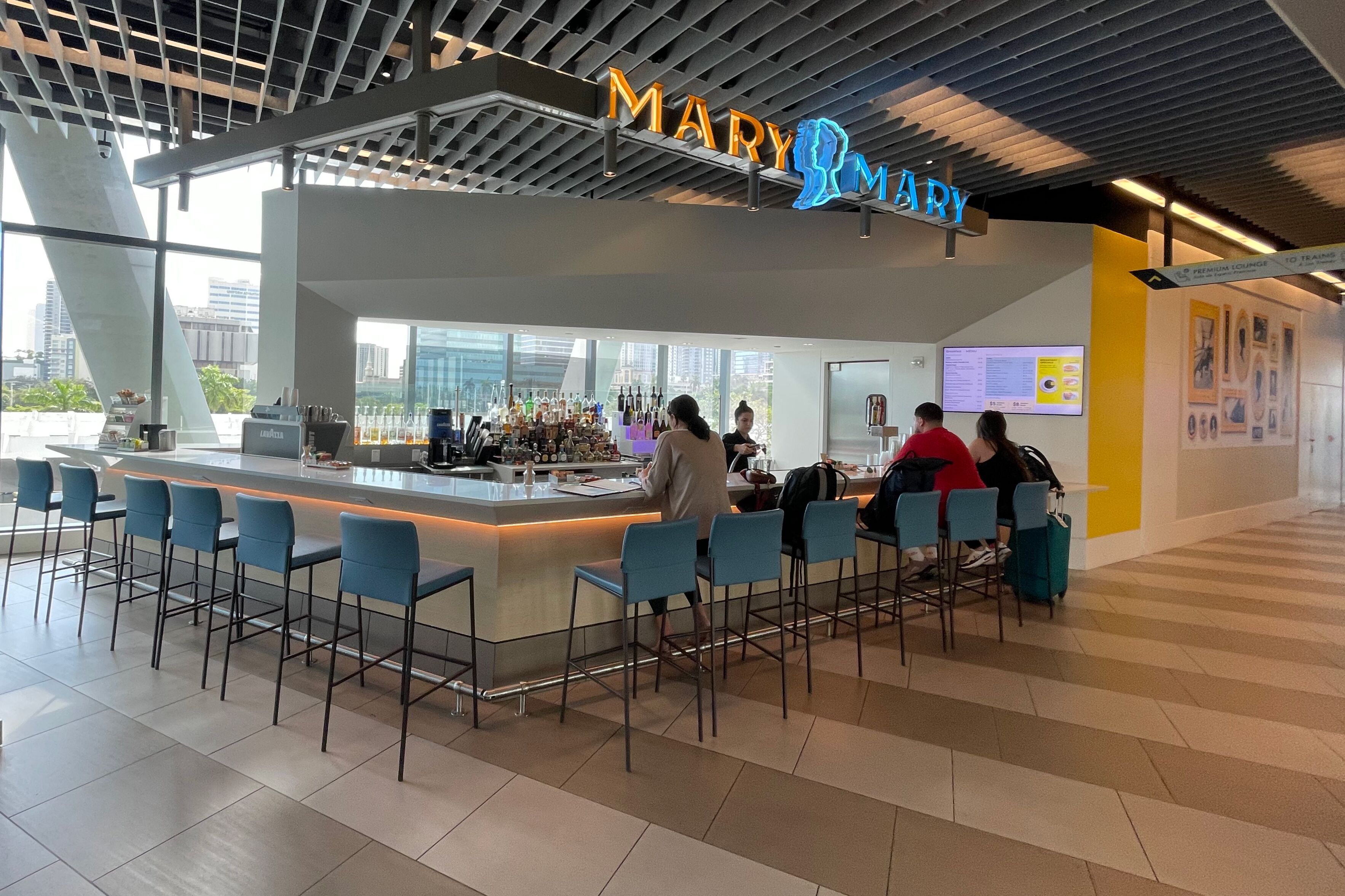 Bar in der Brightline Station, Fort Lauderdale