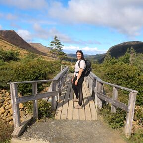 Sarina Keil auf dem Tablelands Trail im Gros Morne Nationalpark