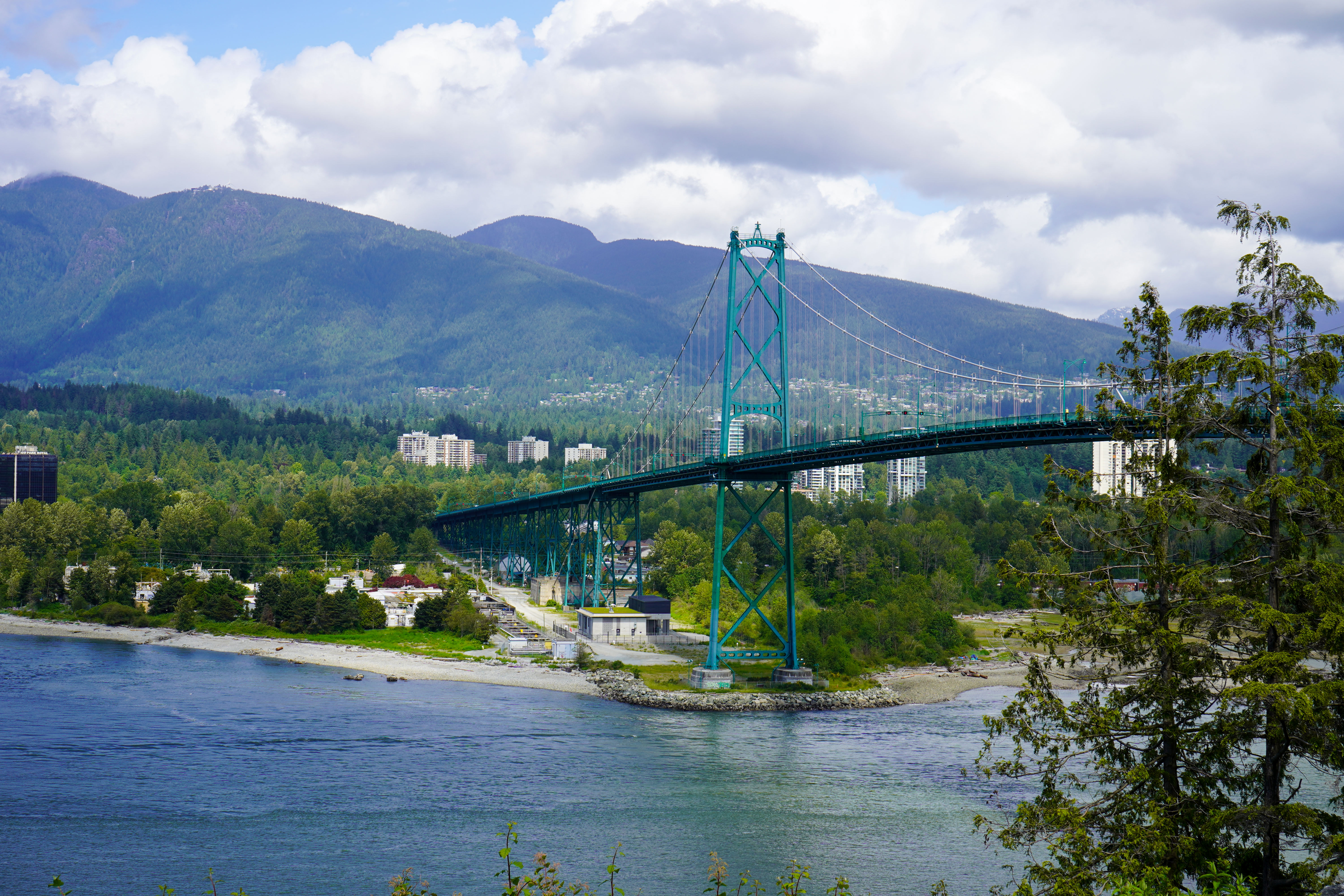 Blick auf die Lions Gate Bridge