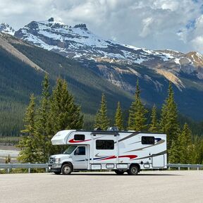 Das CanaDream Wohnmobil beim Stutfield Glacier