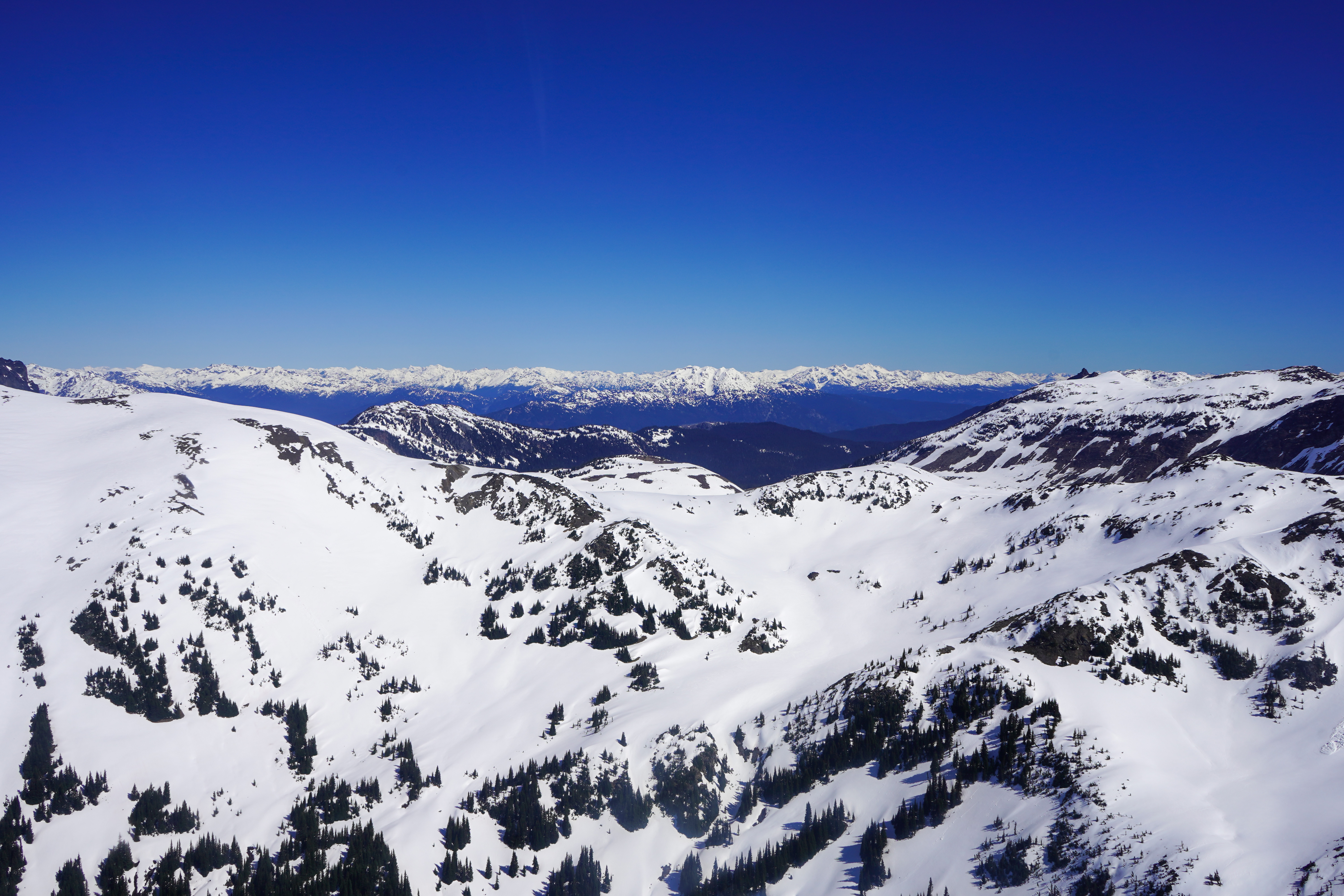 Blick auf schneebedeckte Berge in Whistler