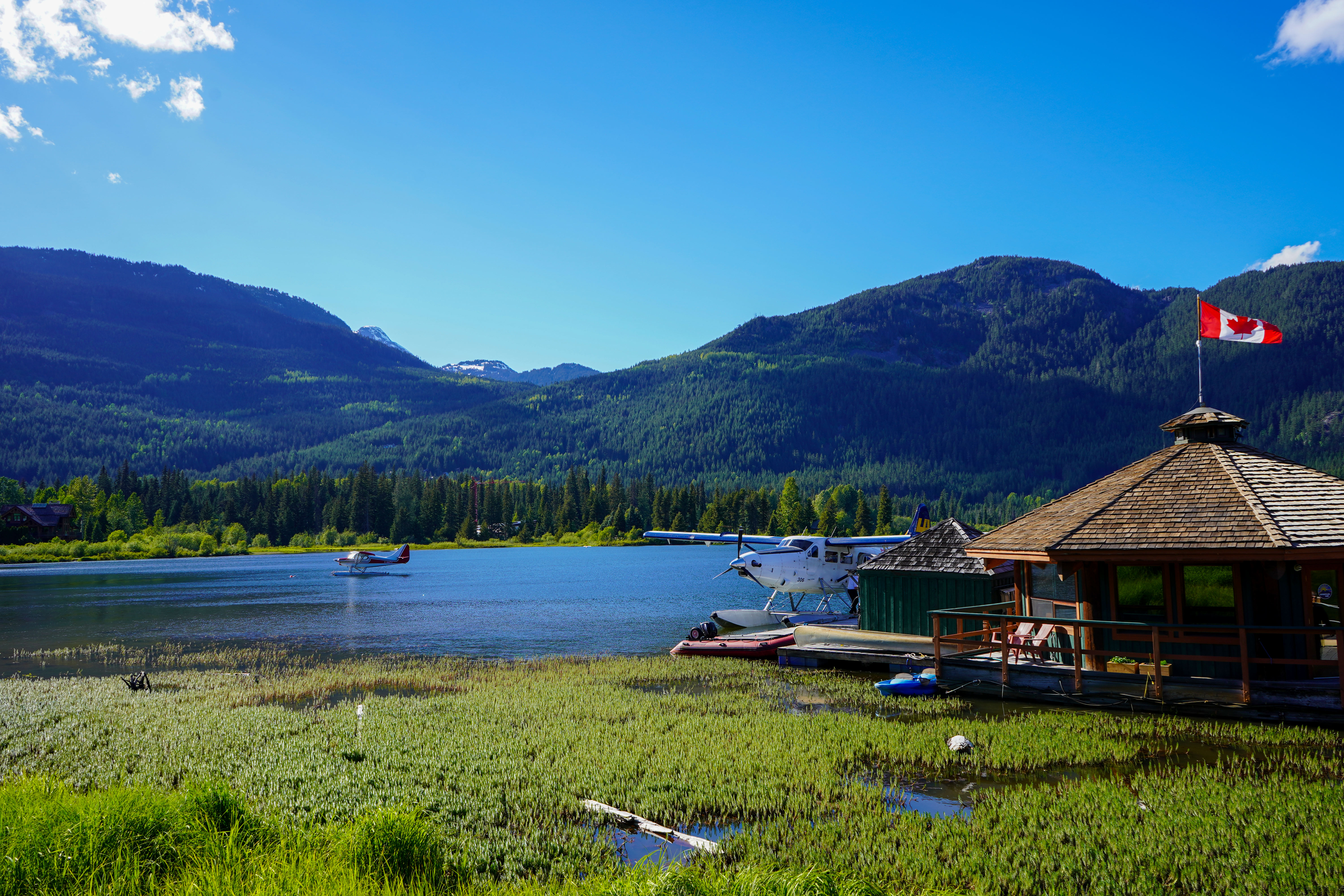 Wasserflugzeug beim Green Lake in Whistler