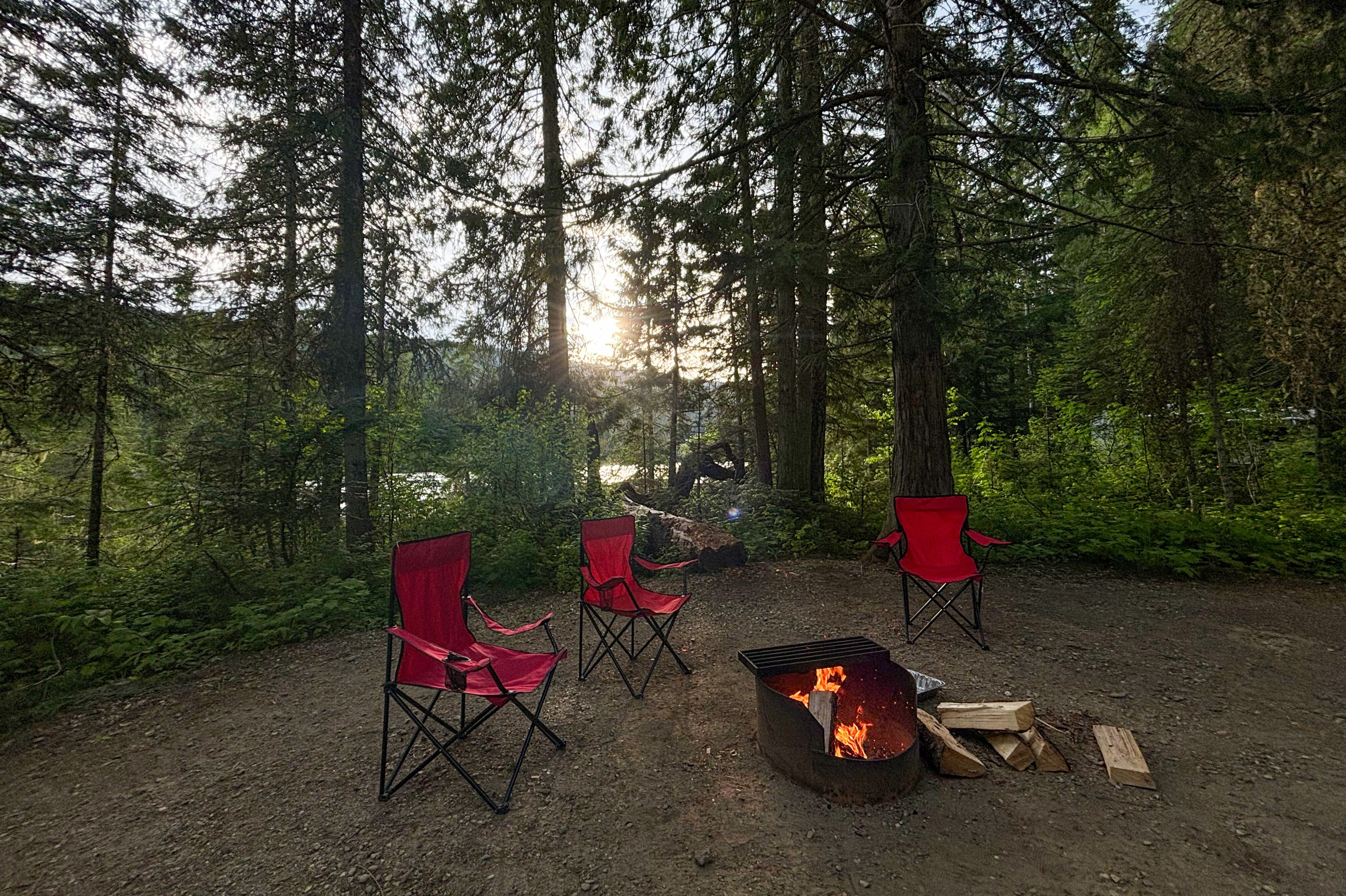 Gemütliches Lagerfeuer beim Clearwater Lake Campground