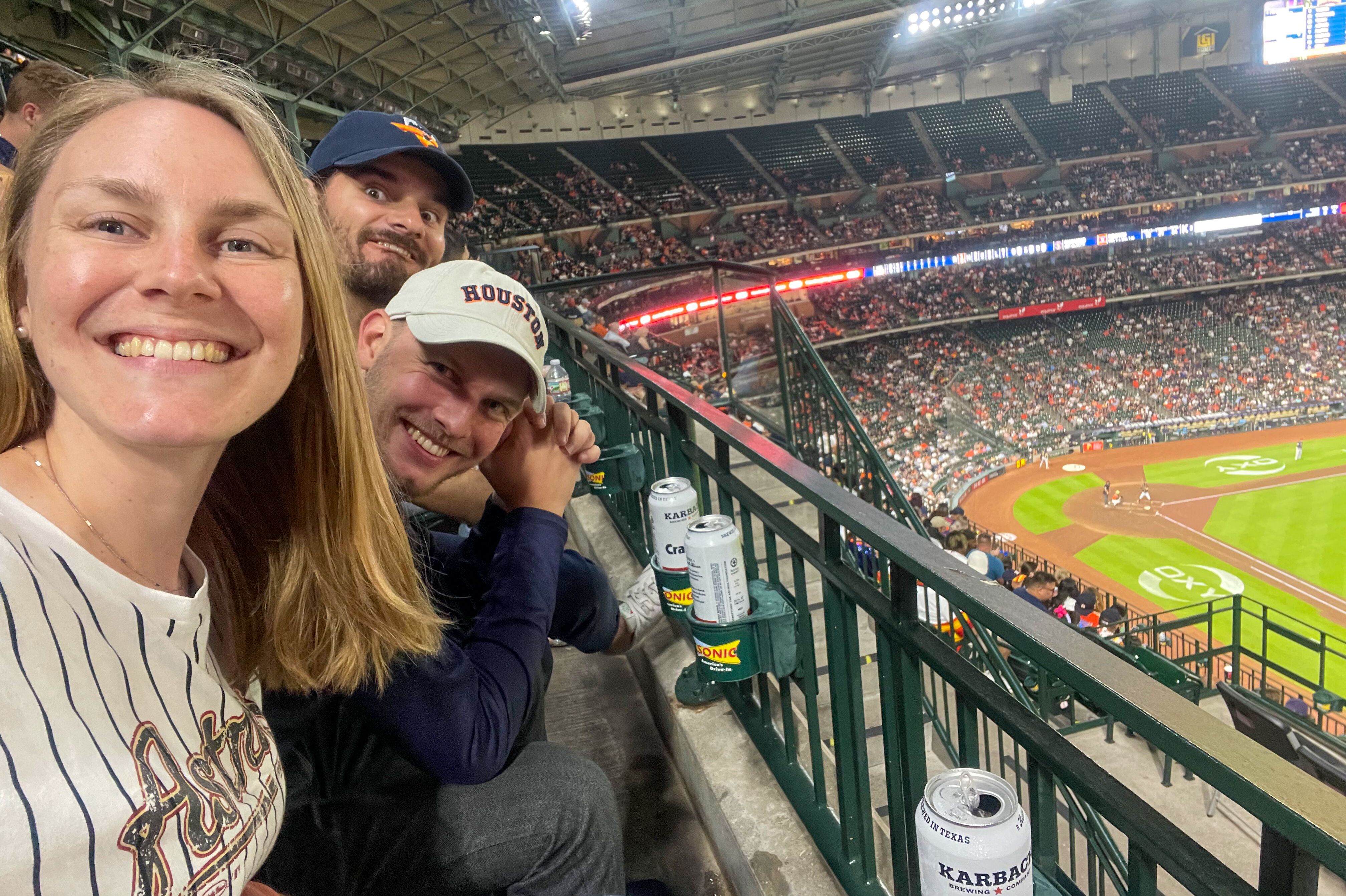 Lena bei einem Baseball-Spiel der Astros in Houston