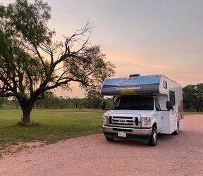 Der C25 Camper beim Messina Hof Hill Country