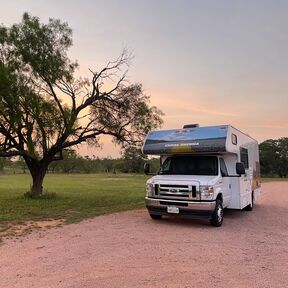 Der C25 Camper beim Messina Hof Hill Country Der C25 Camper beim Messina Hof Hill Country