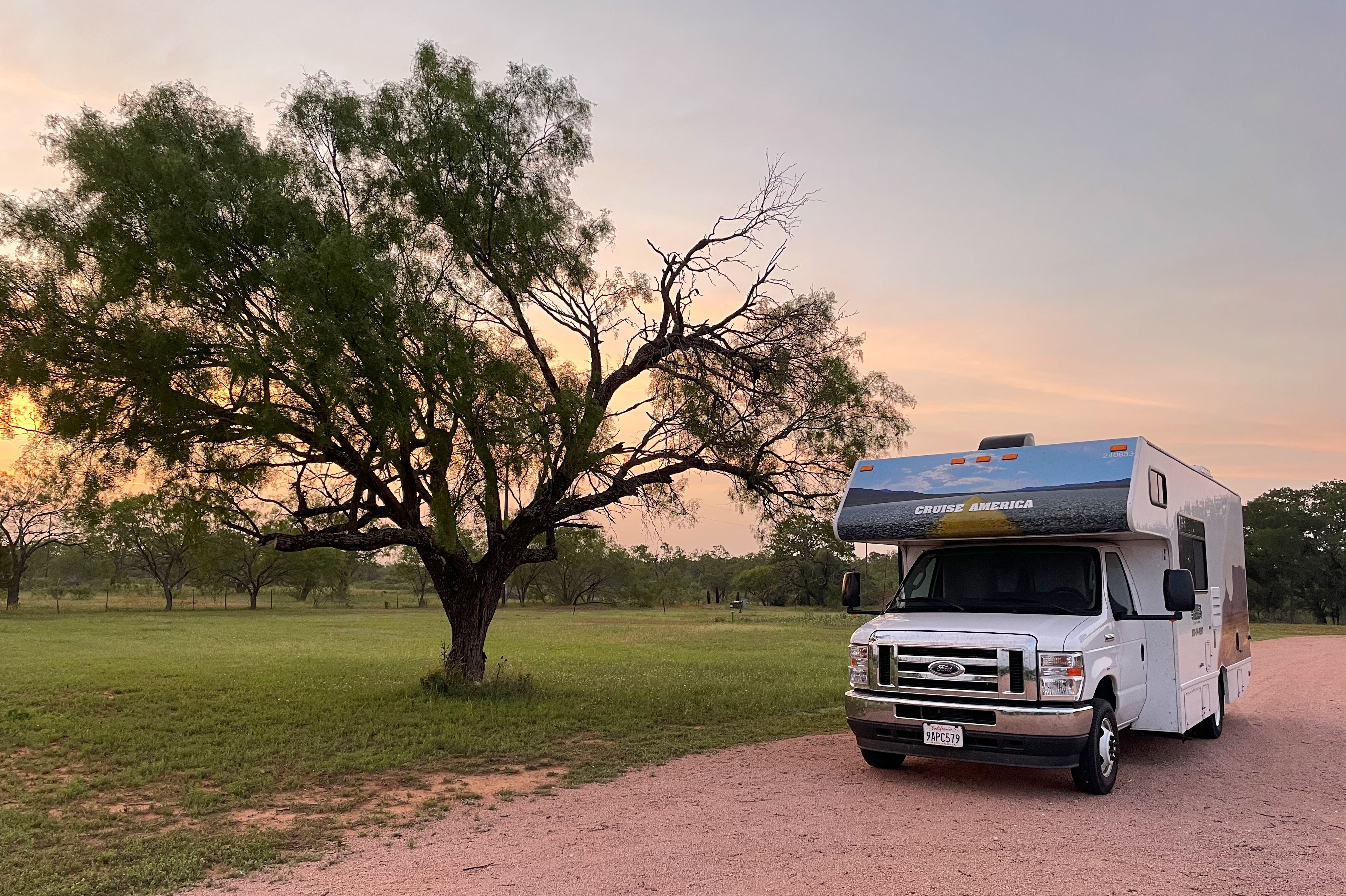 Der C25 Camper beim Messina Hof Hill Country