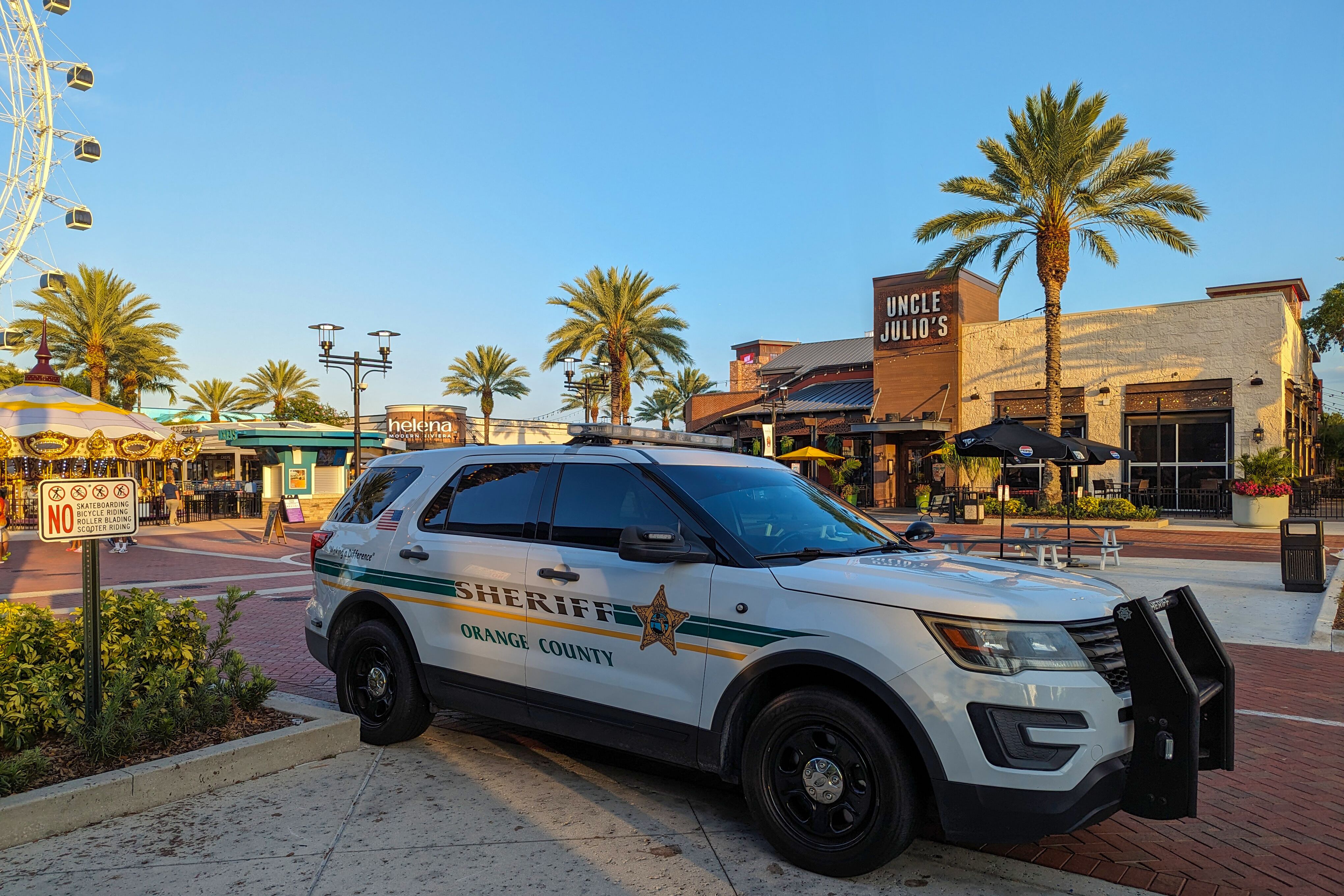 Sheriff Orange County Fahrzeug im ICON Park Orlando