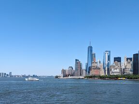 Blick auf Manhattan von der Fähre