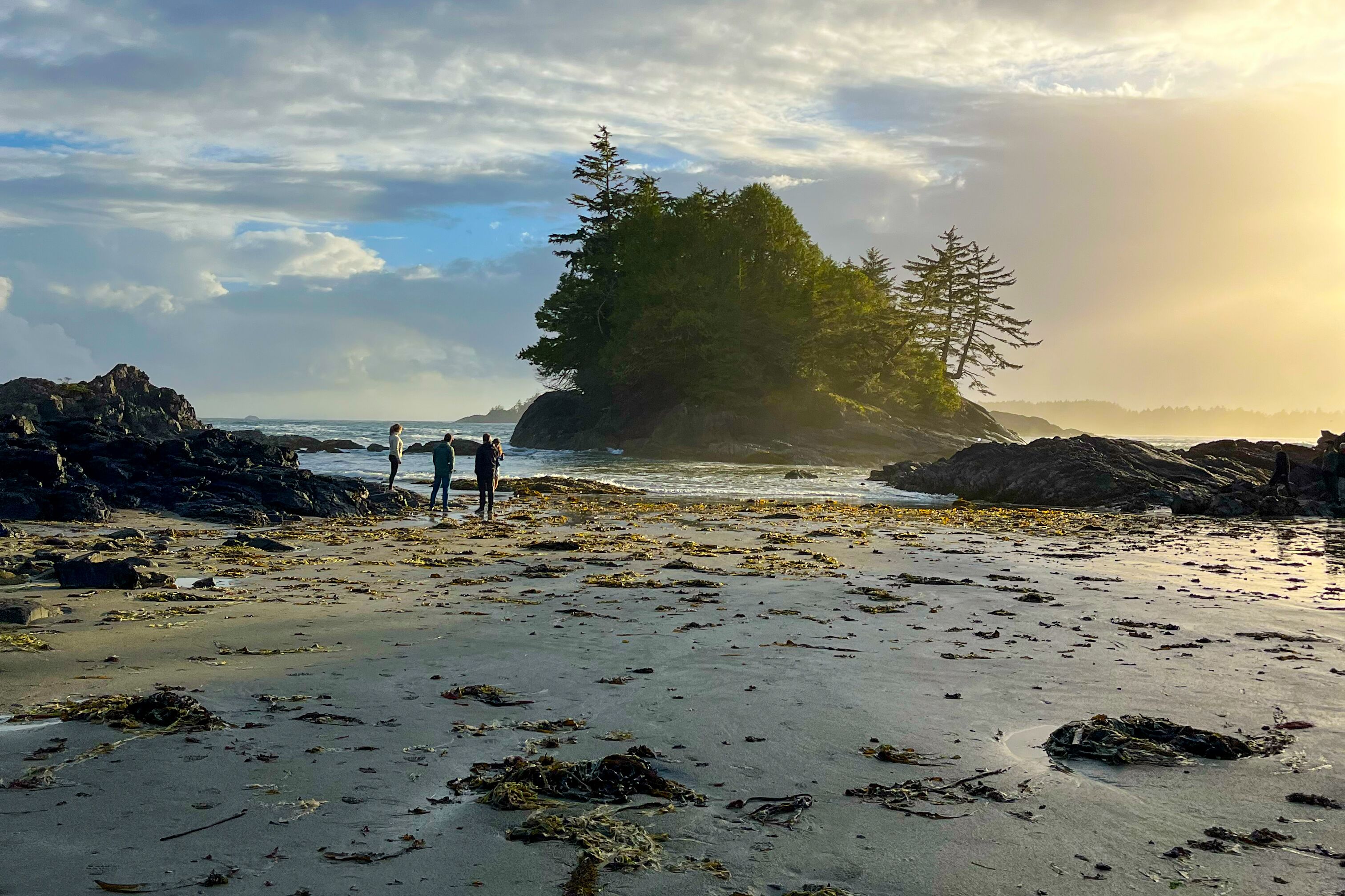 Dramatischer Wolkenbruch am MacKenzie Beach