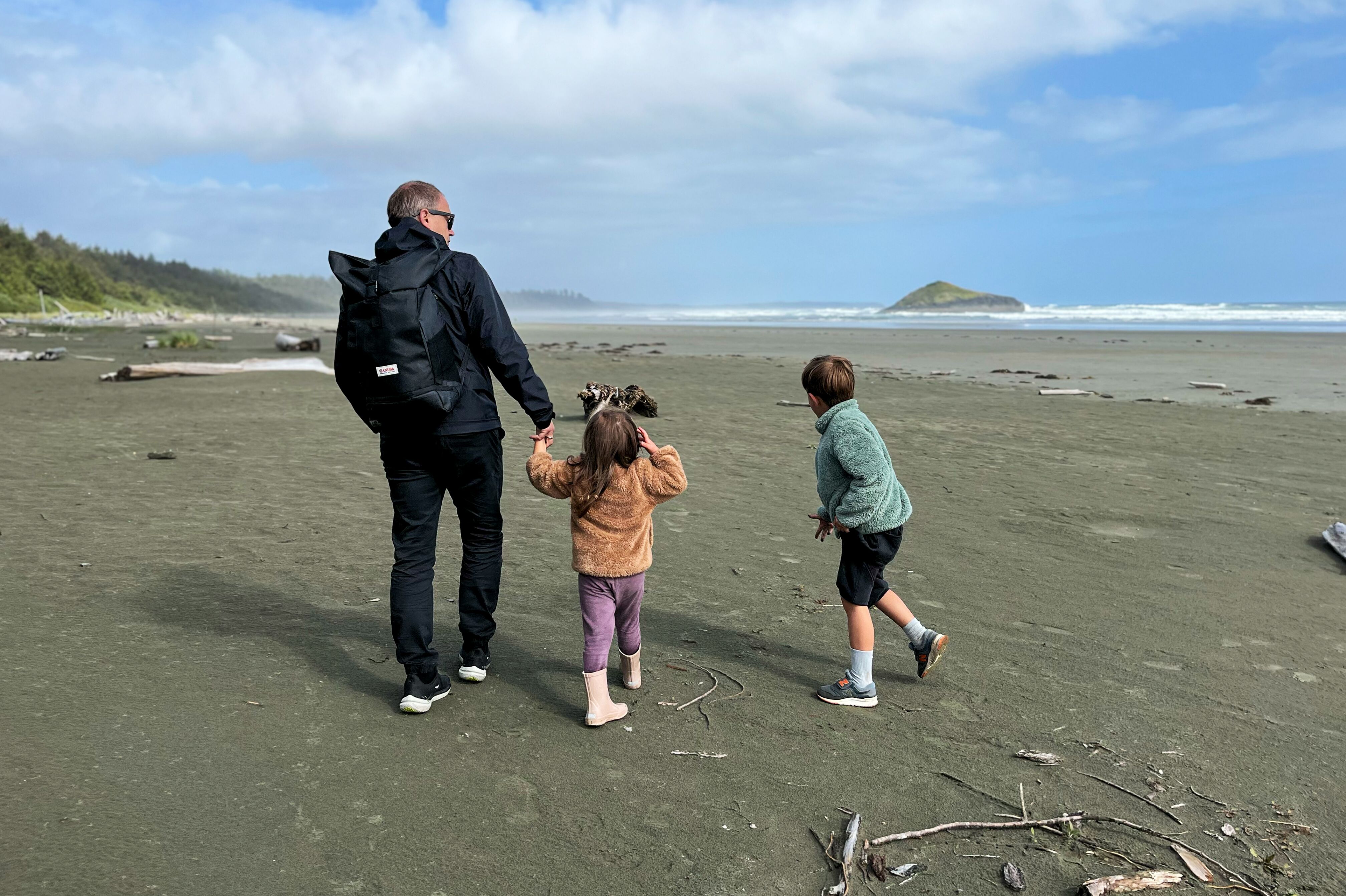 Familie am Long Beach von Tofino