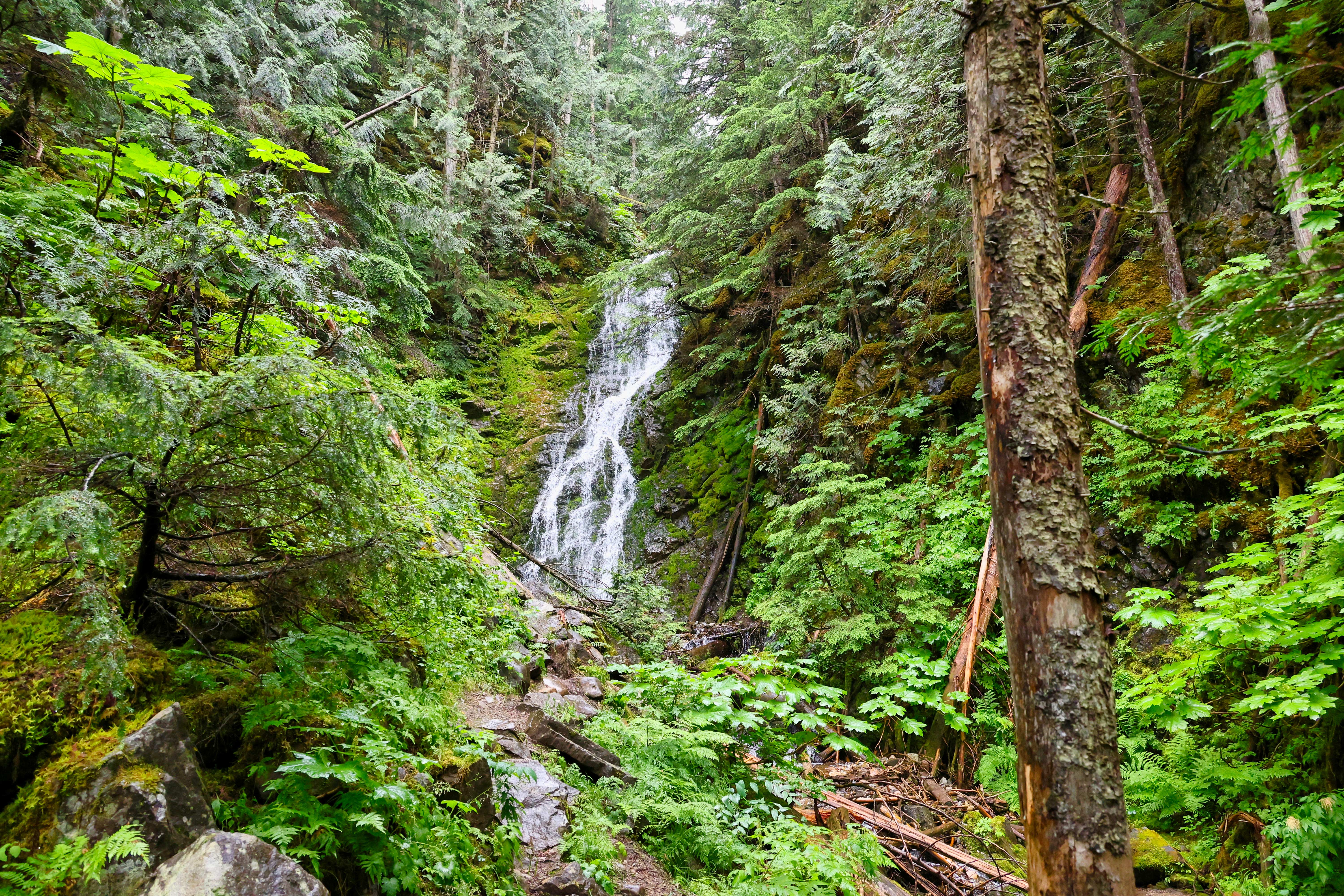 Wasserfall im Chun T’oh Whudujut Provincial Park