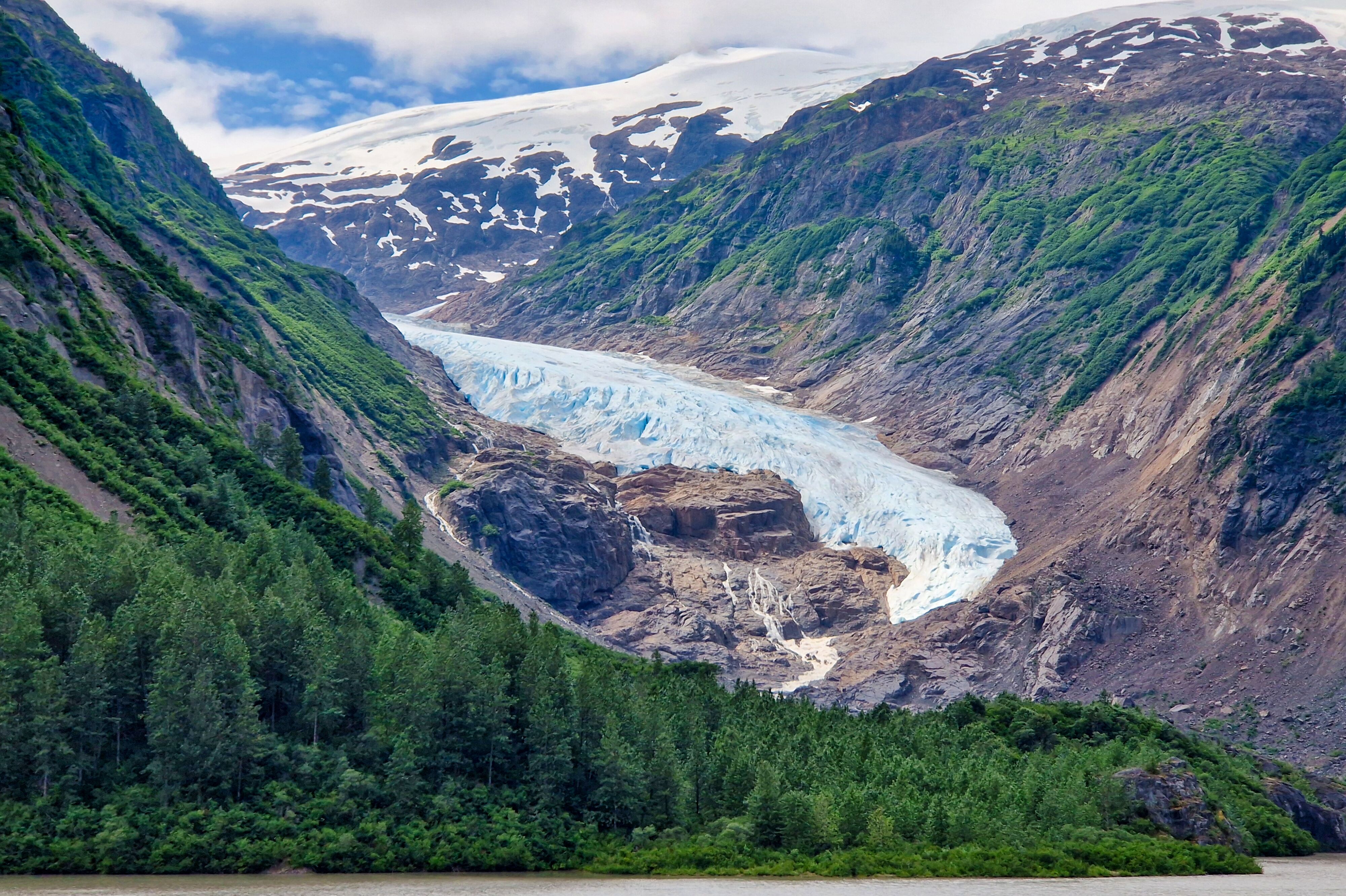 Blick auf malerische Landschaft vom Bear Glacier Viewpoint