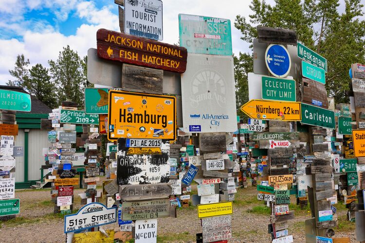 Schildersammlung im Sign Post Forest