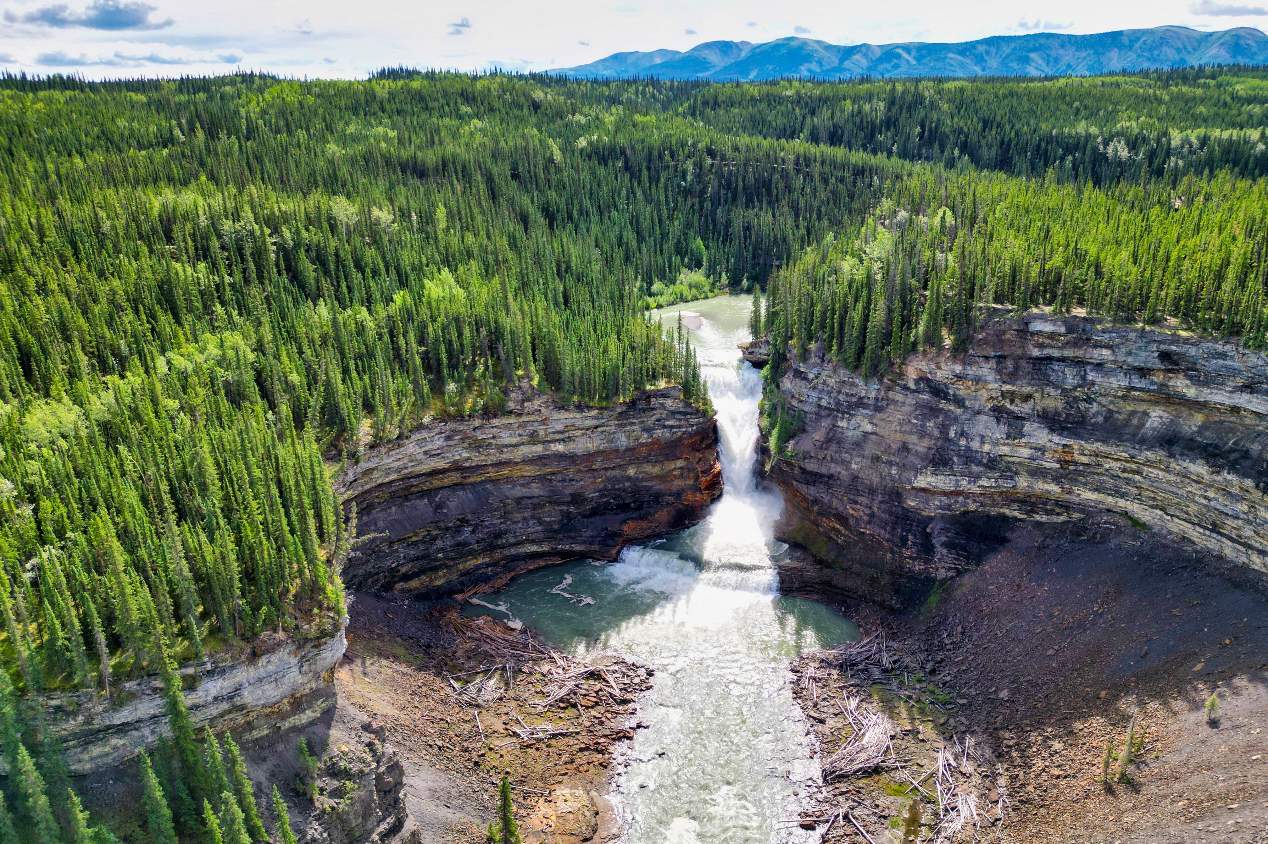 Blick auf die Sikanni Chief Falls