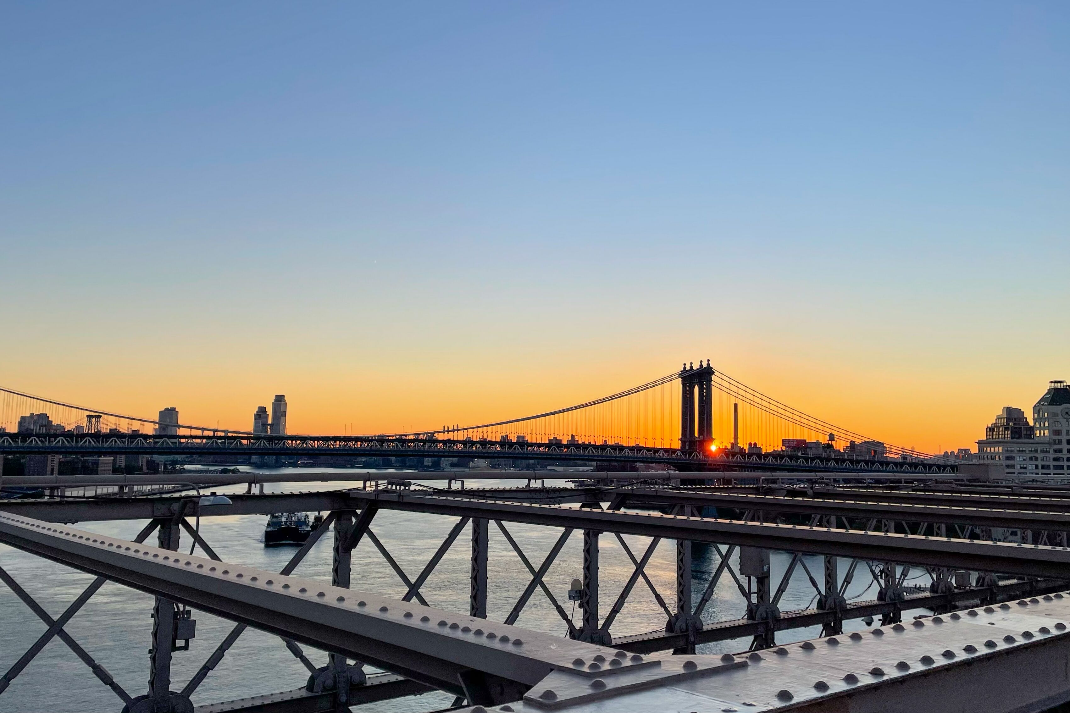 Blick auf die Brooklyn- und die Manhattan Bridge