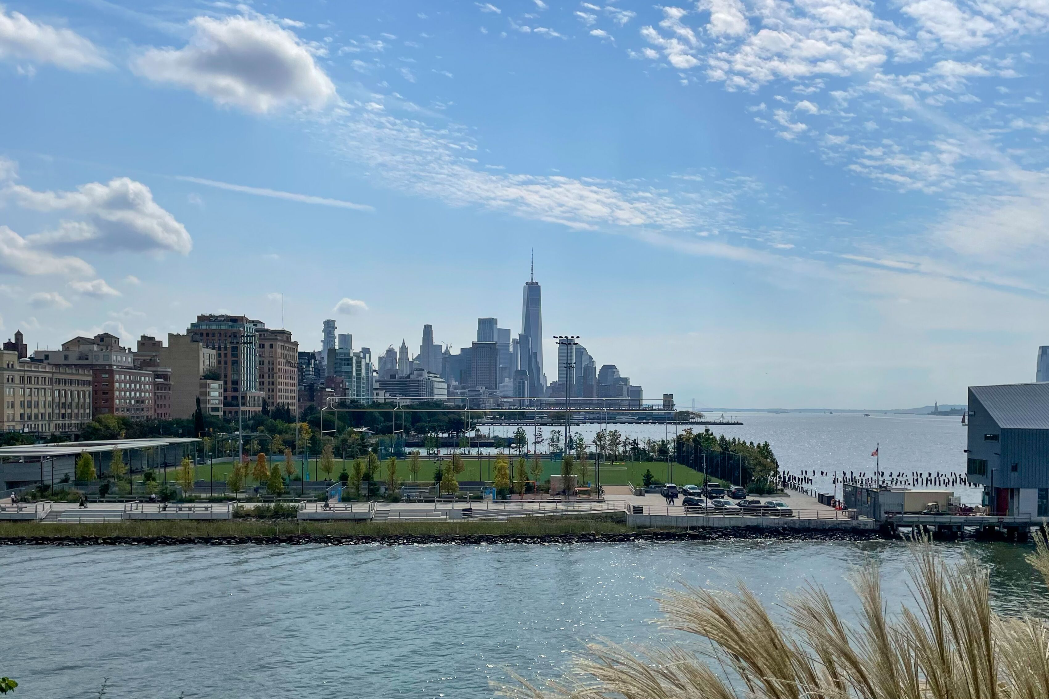 Blick auf den Financial District von Little Island