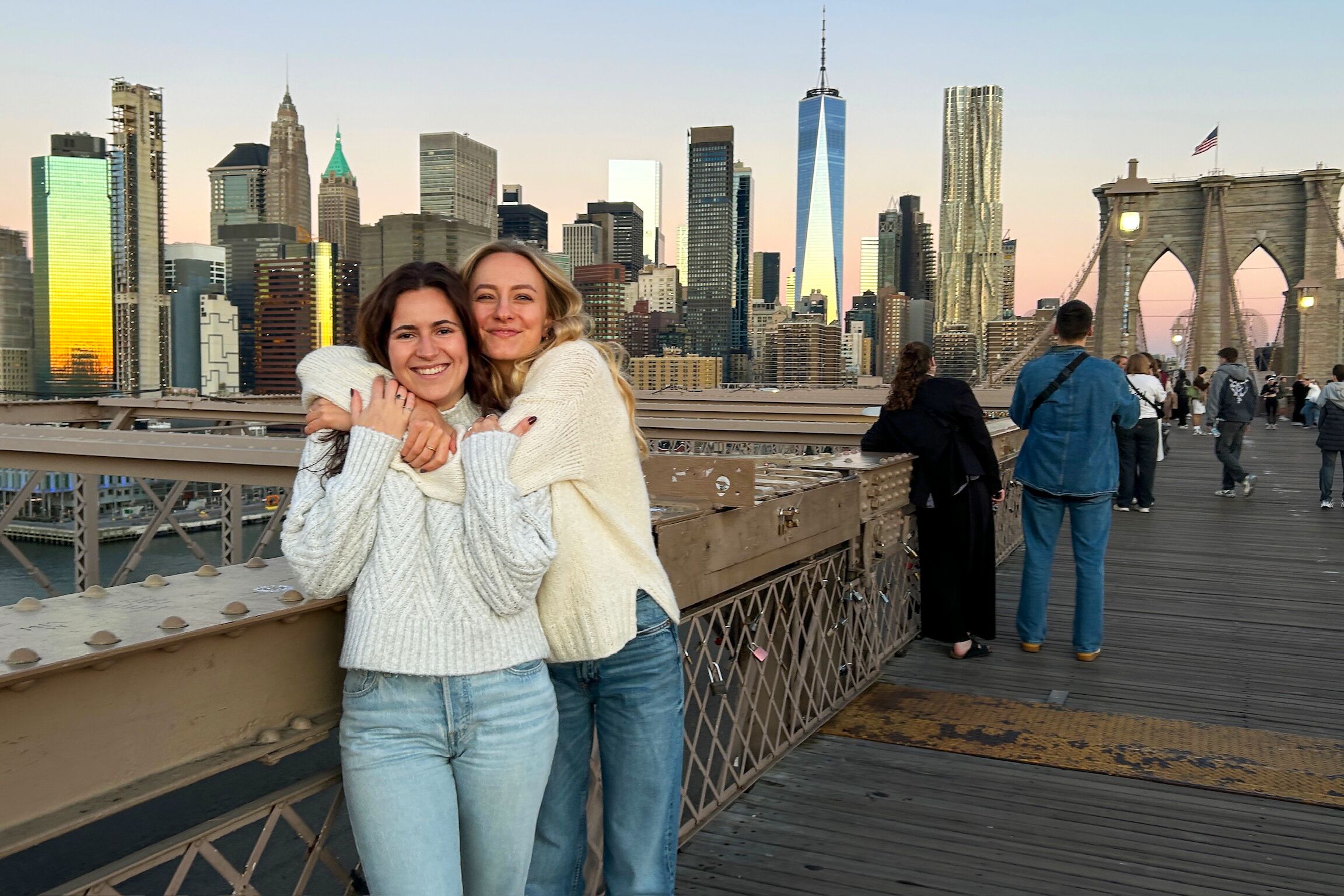 Zu zweit auf der Brooklyn Bridge
