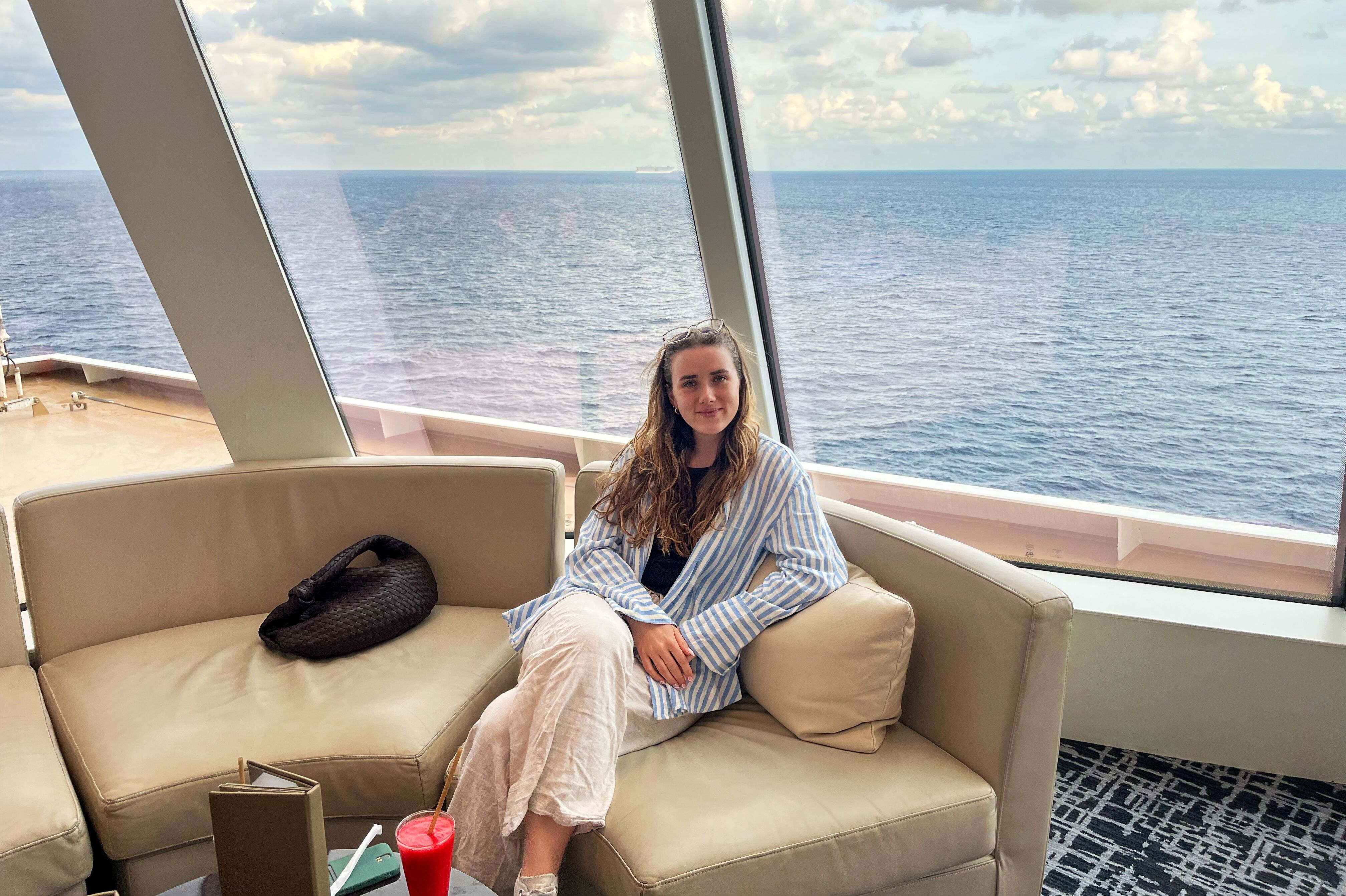 Vanessa in der gemütlichen NCL Observation Lounge