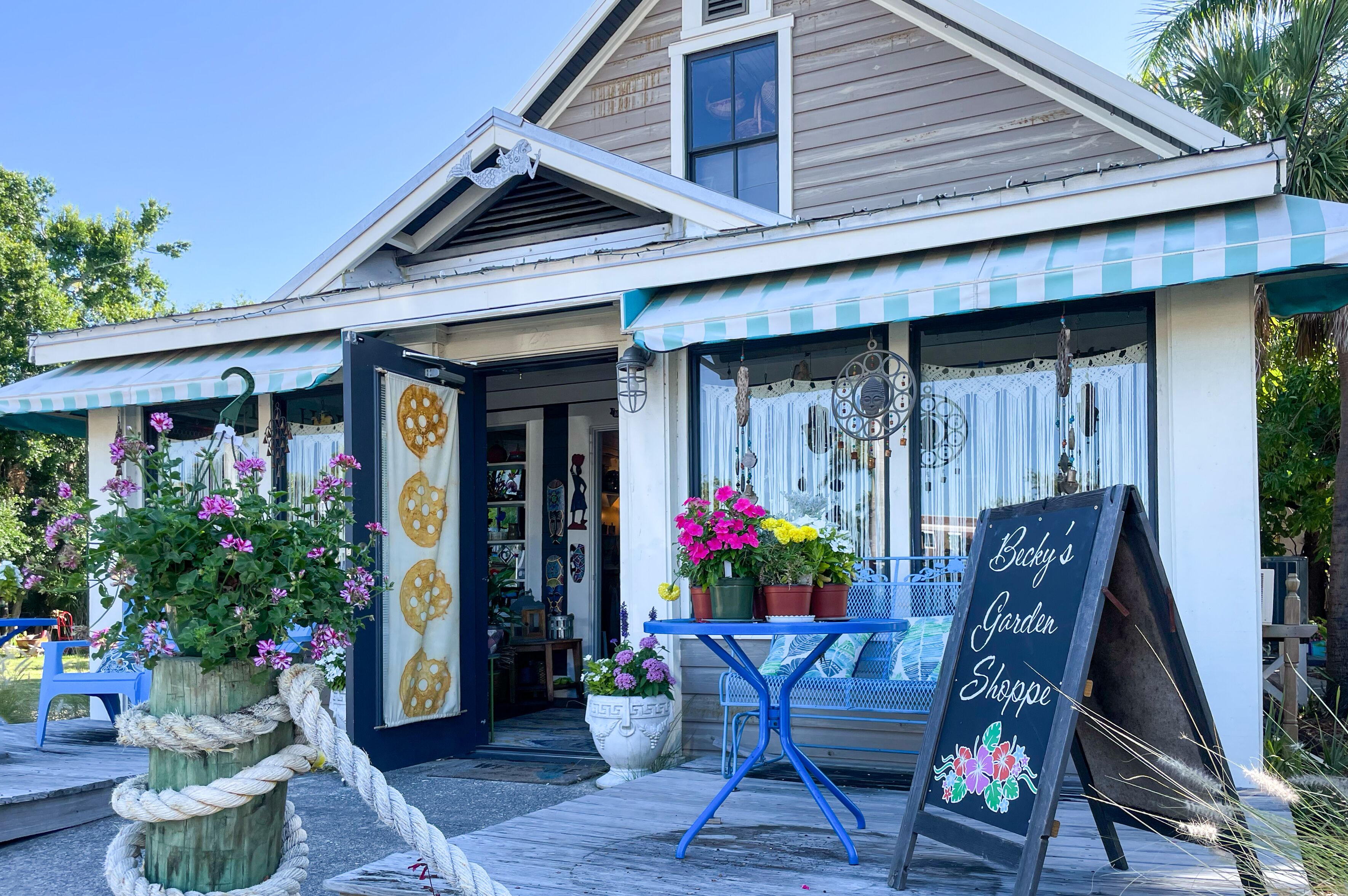 Blick auf Becky's Garden Shoppe