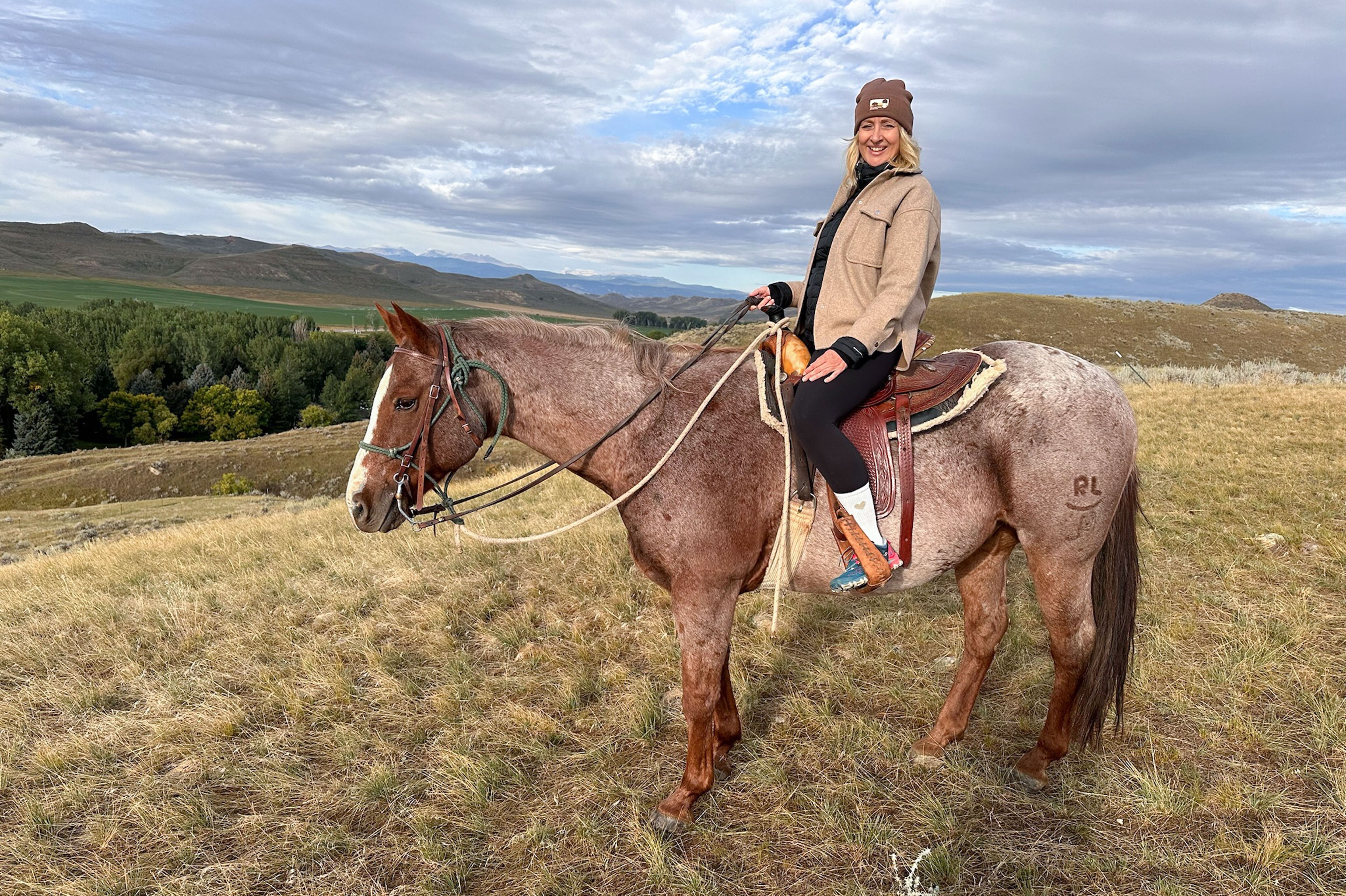 Anngret beim Pferdereiten auf der UCross Ranch in Clearmont in Wyoming