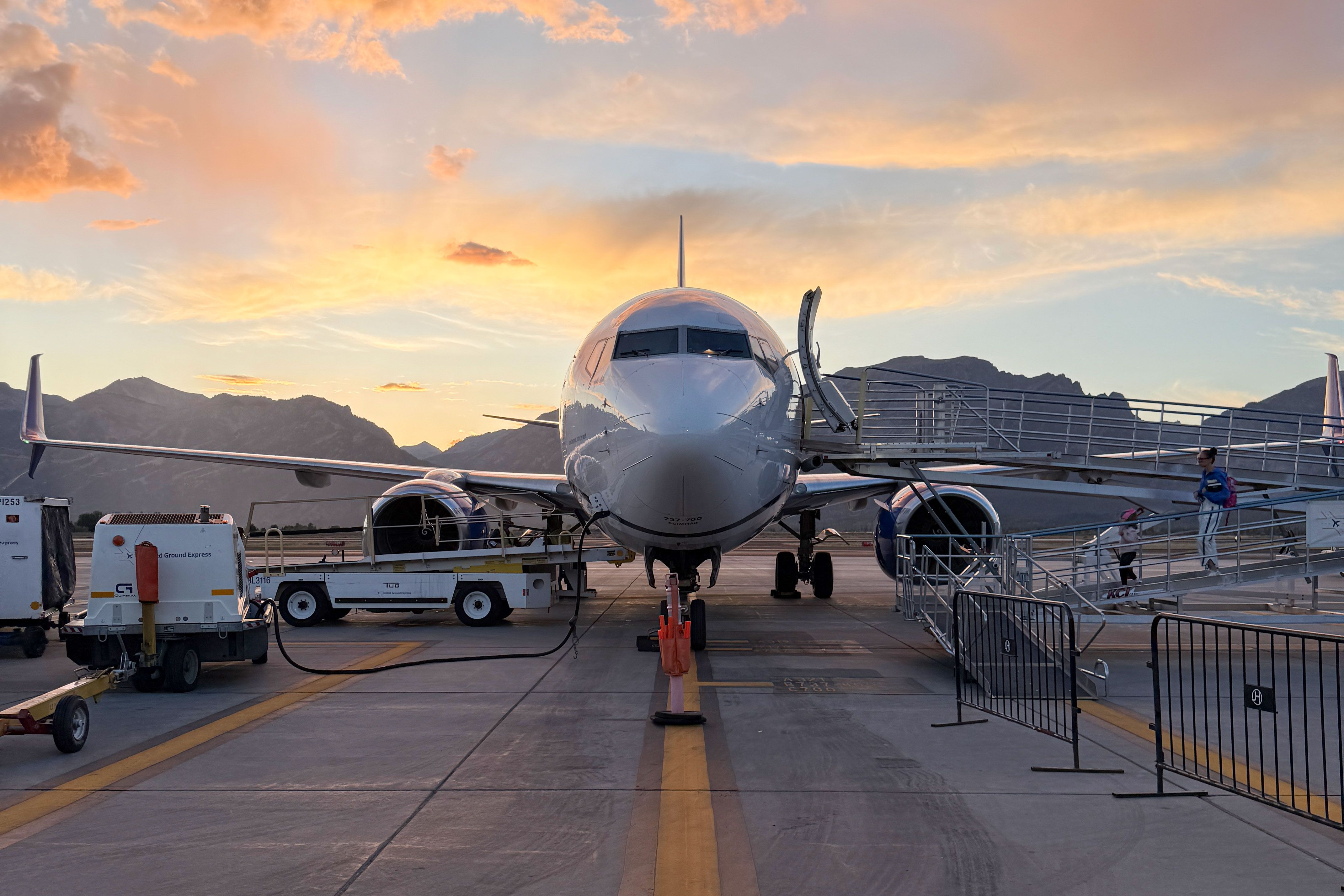 Sonnenuntergang am Flughafen von Jackson mit Tetons im Hintergrund