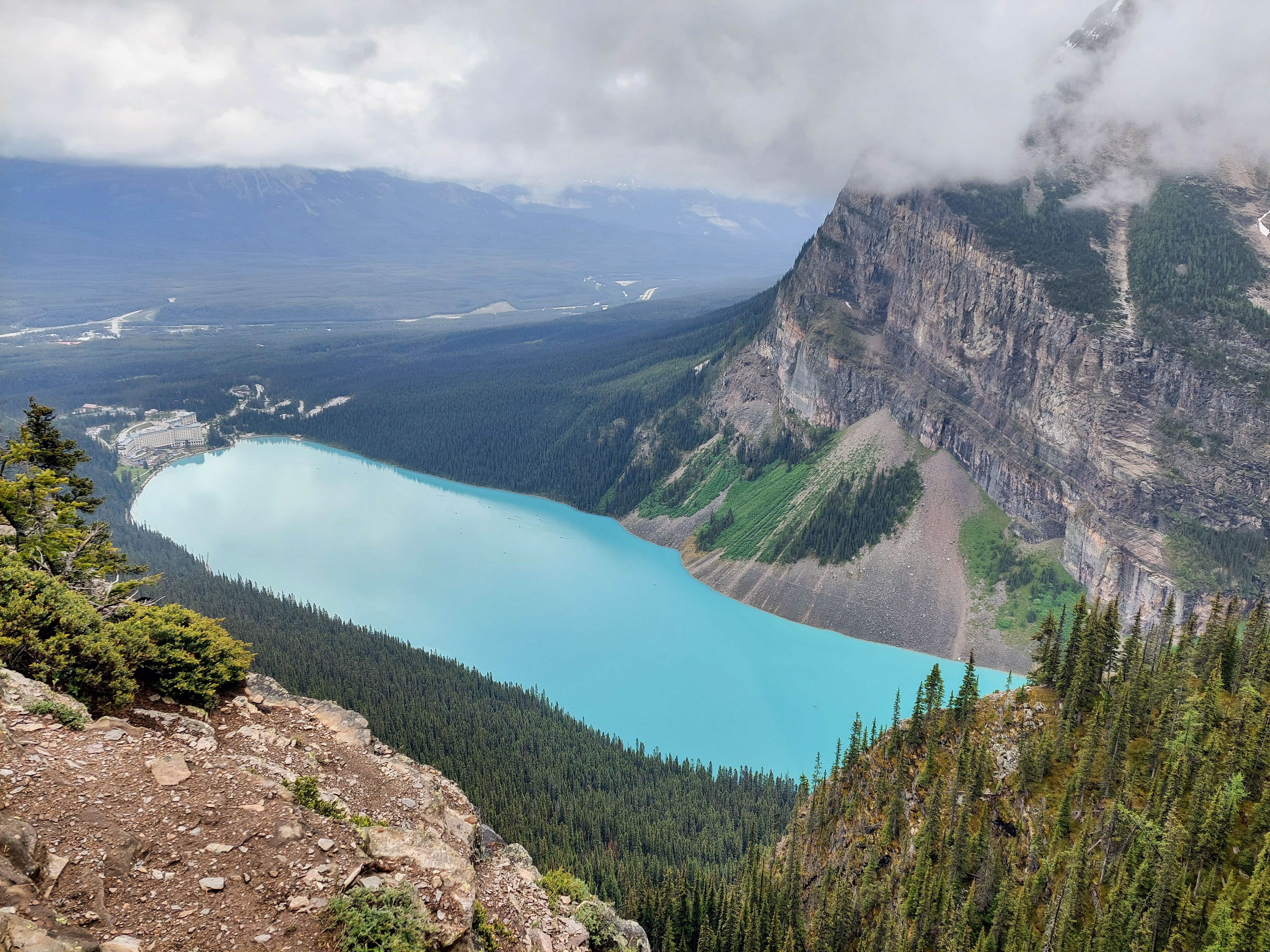 Atemberaubender Blick auf den Lake Louise Westkanada