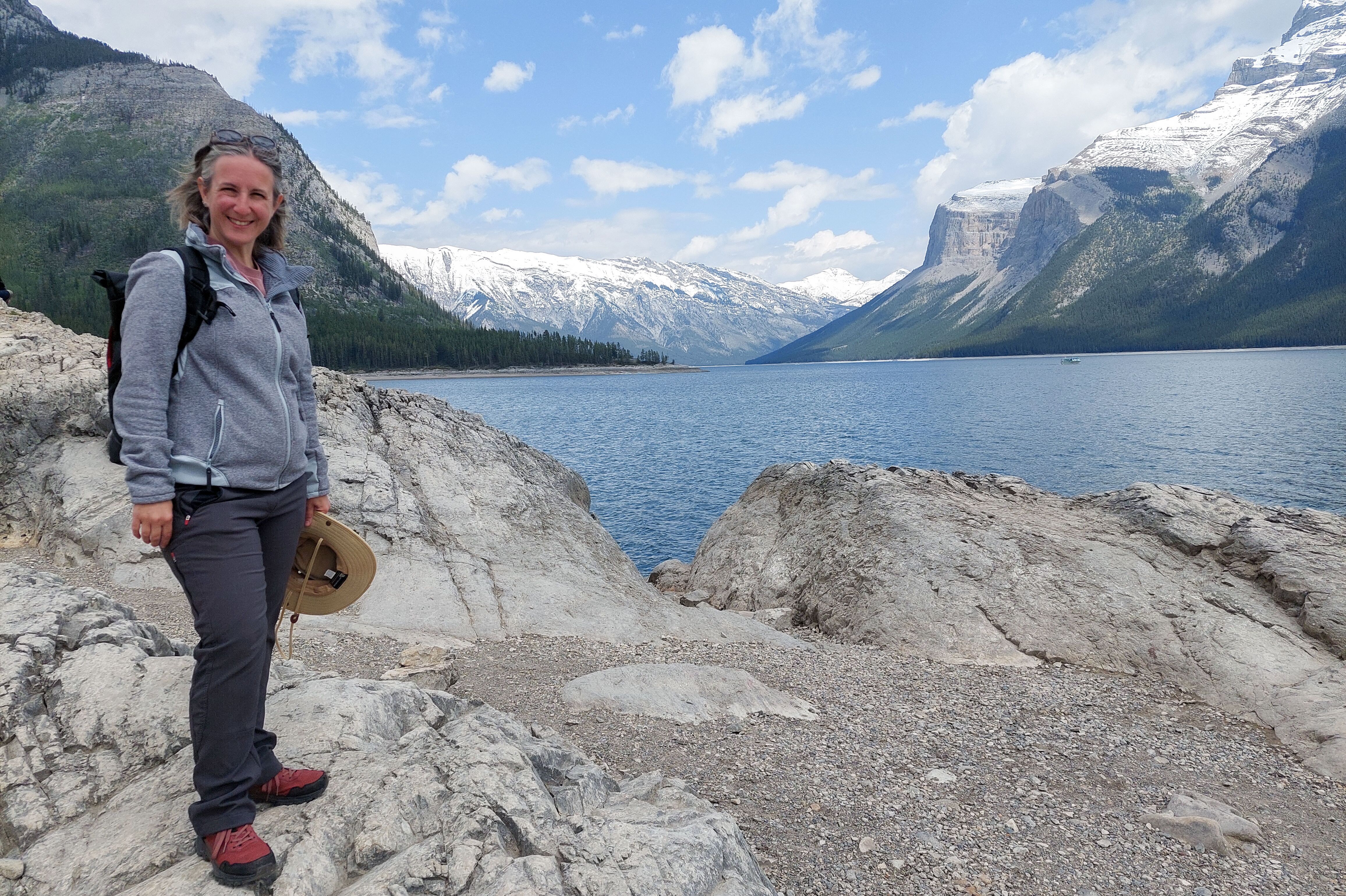 Cindy am Lake Minnewanka im Banff Nationalpark in Kanada