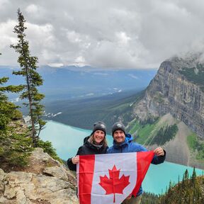 Cindy und Tobias auf dem Big Beehive in Alberta