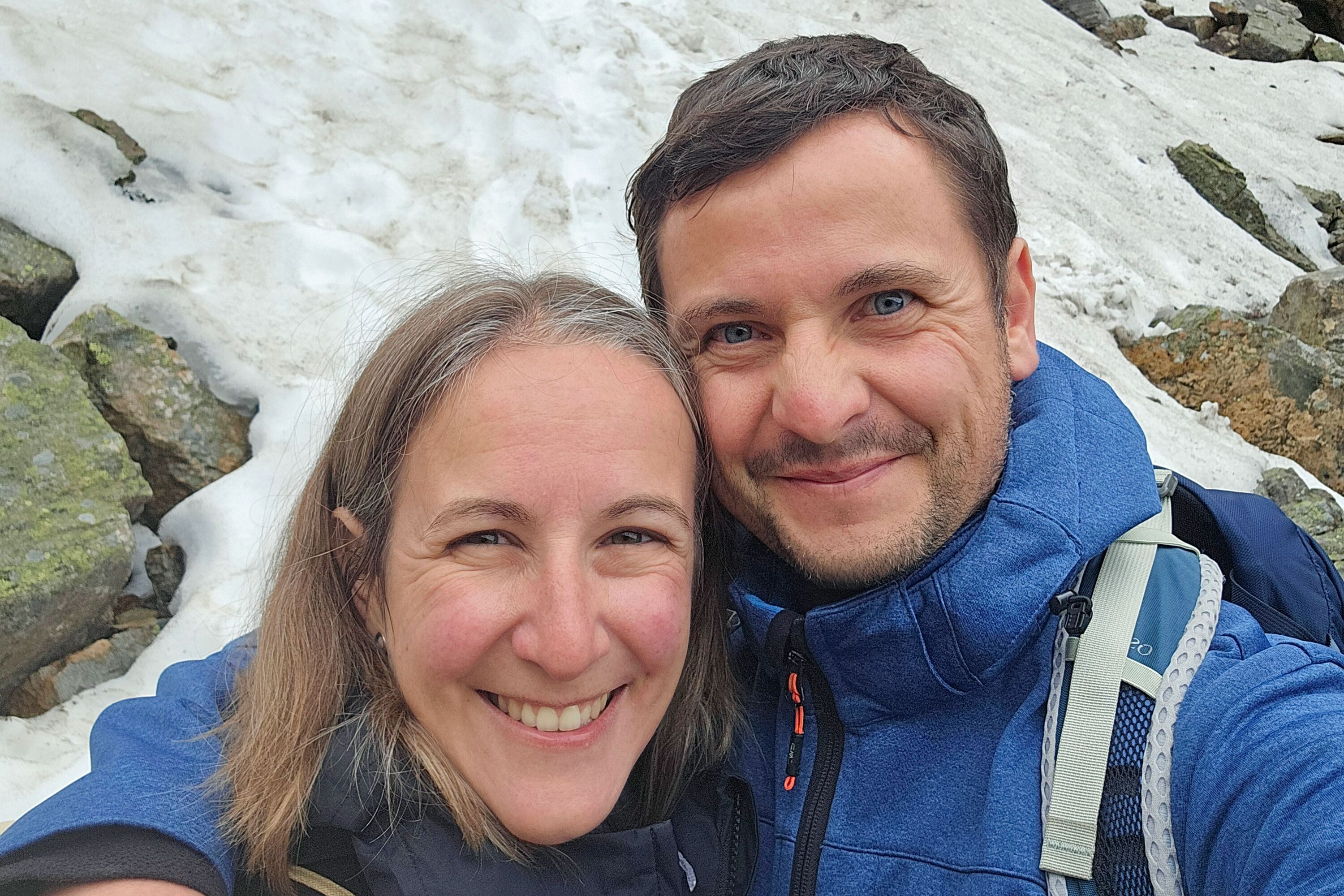 Cindy und Tobias beim Wandern am Lake Agnes
