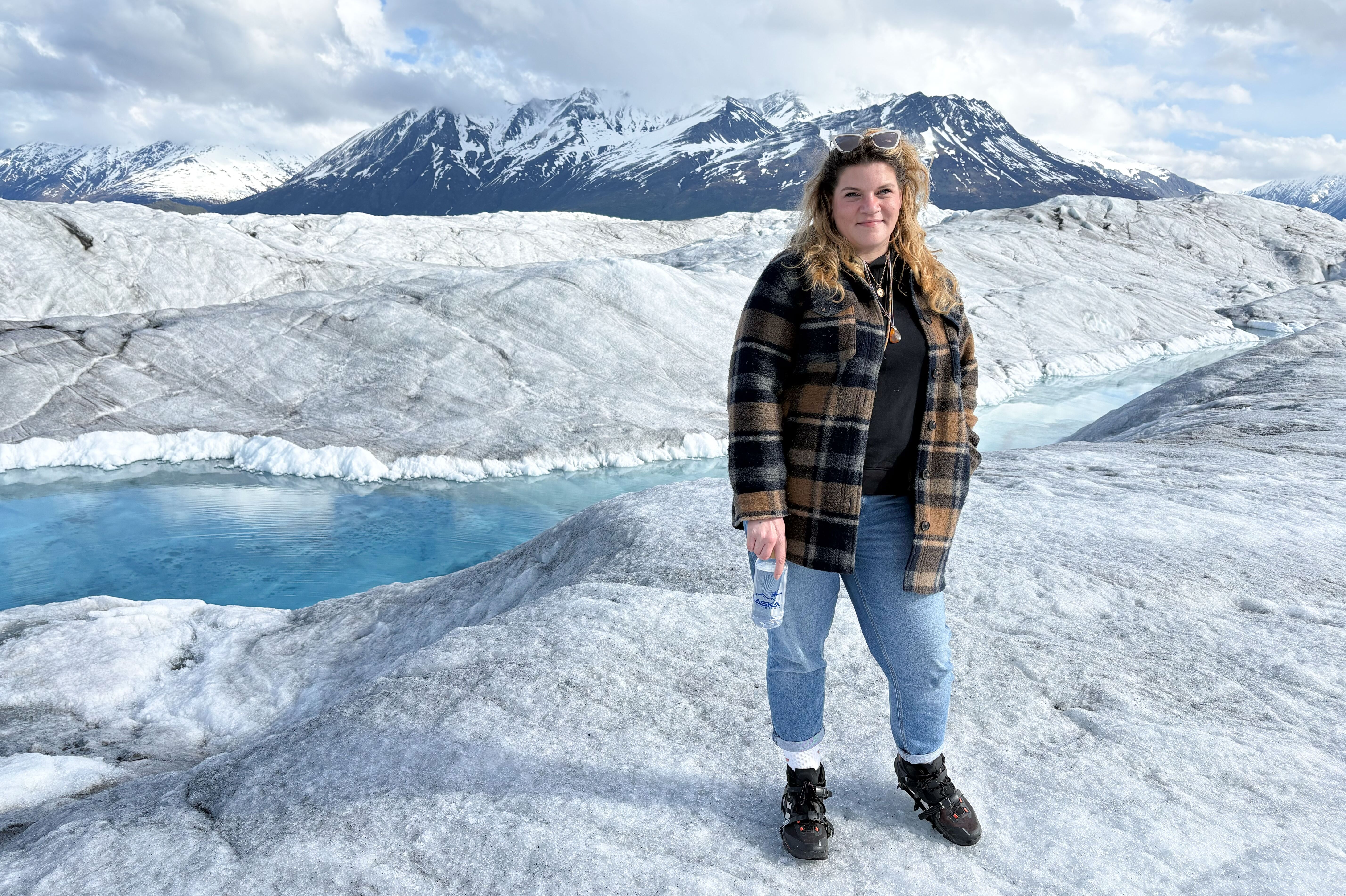 Maike an einem Gletscher