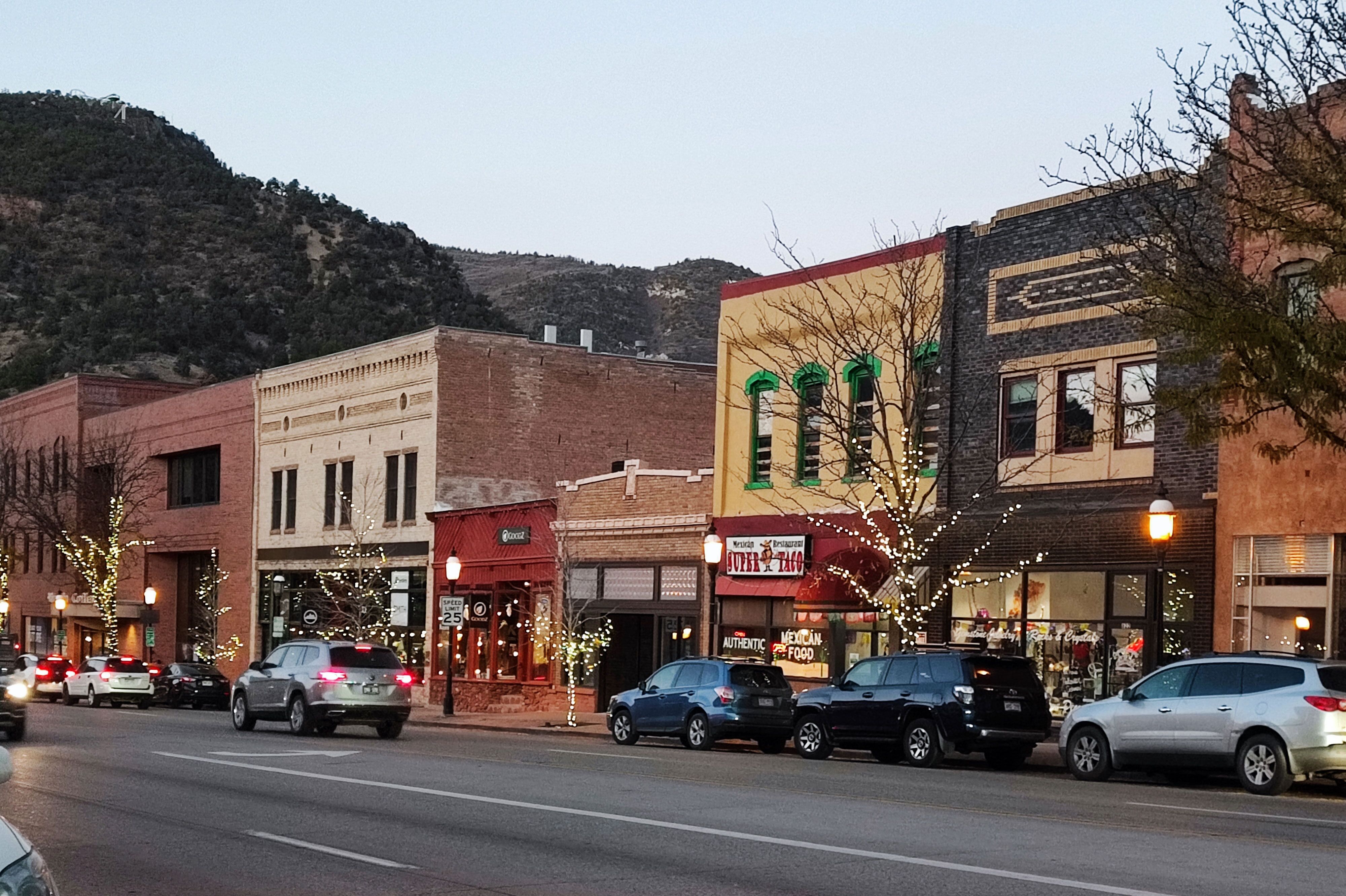 Idyllisches Städtchen Glenwood Springs in Colorado
