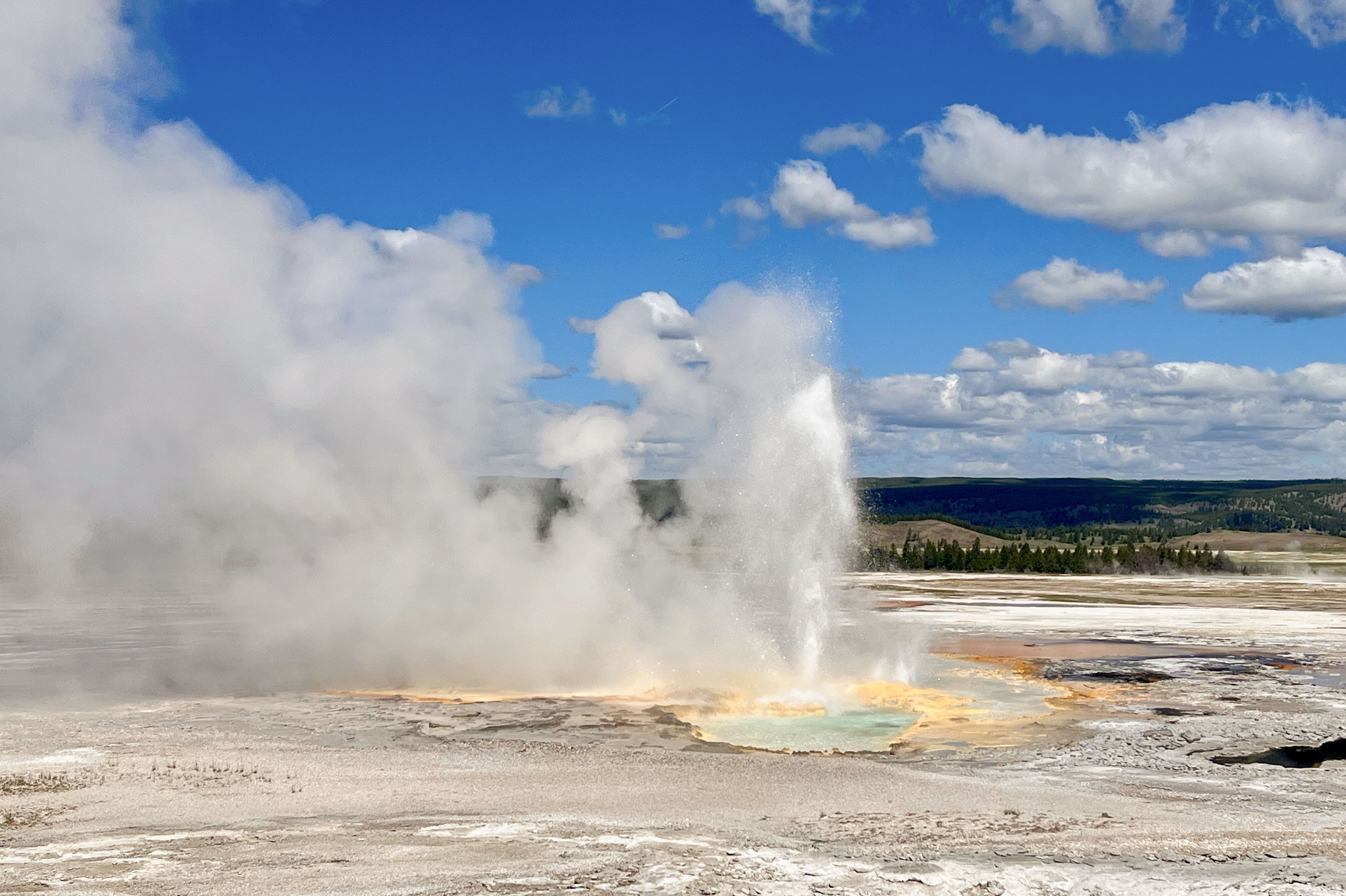 Wanderungen um den Lower Geyser Basin am Fountain Paint Pot Trail im Yellowstone National Park unternehmen