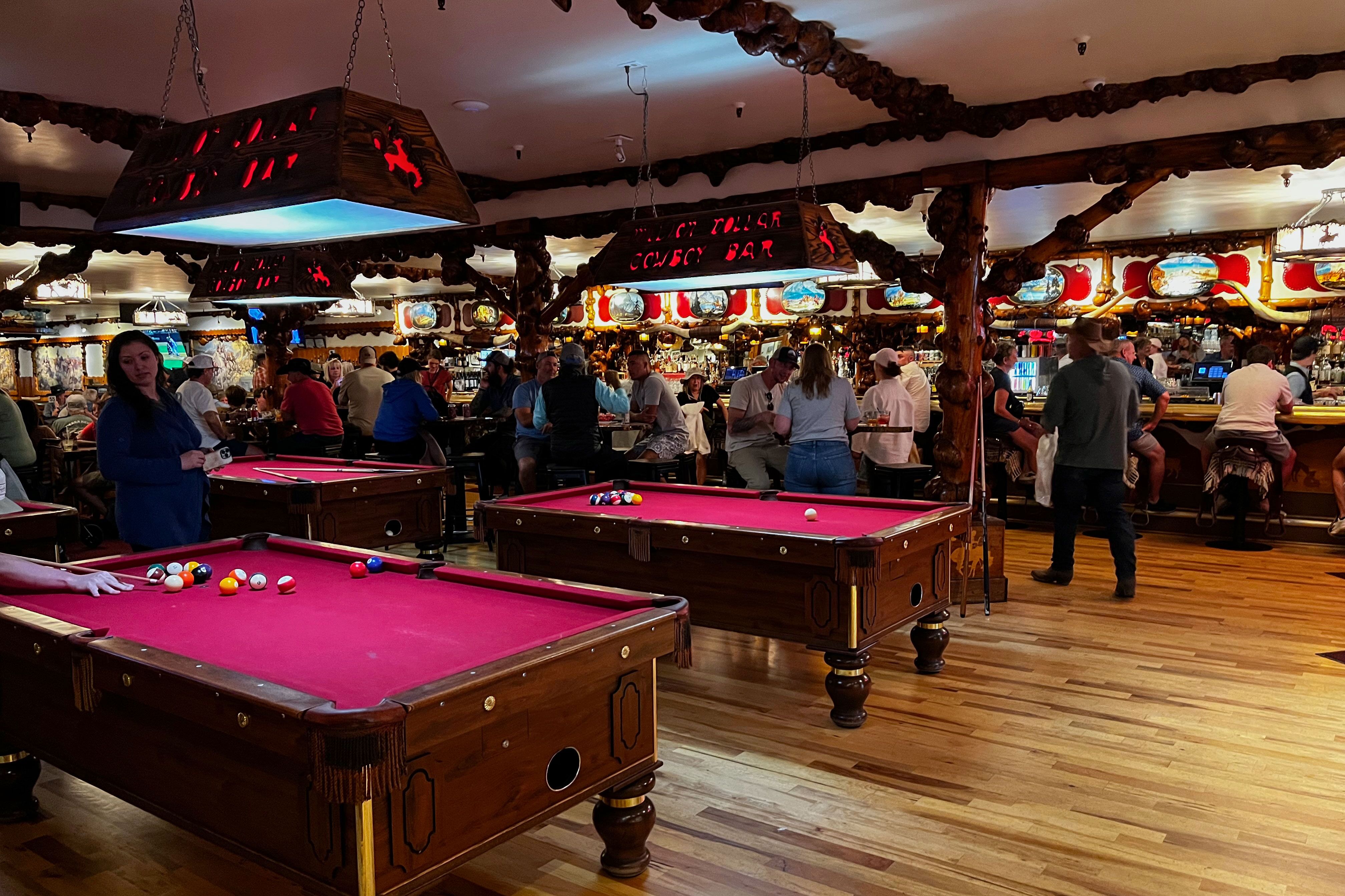 Billard spielen in der Million Dollar Bar in Jackson