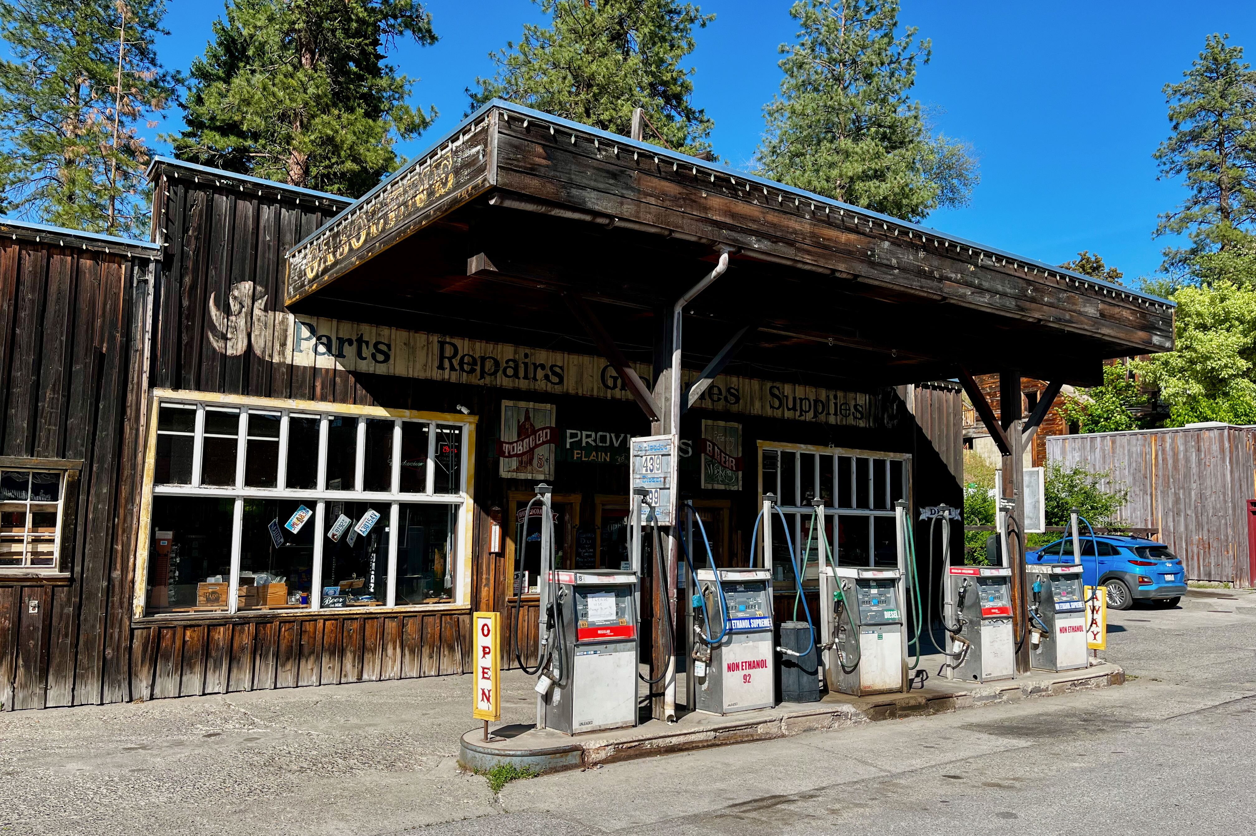 Nostalgische Tankstelle in Winthrop im Okanogan County in Washington