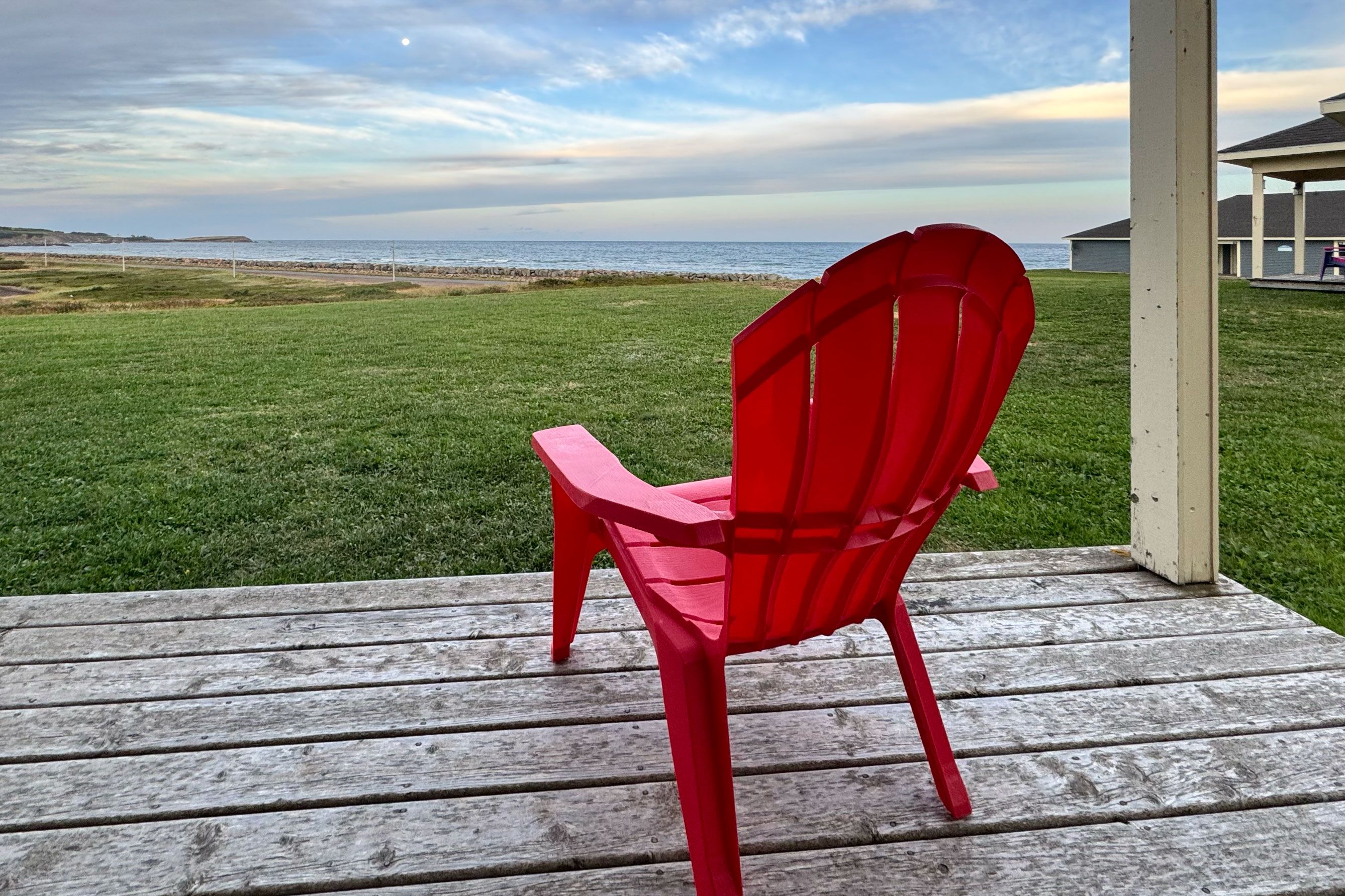 Adirondack Stuhl im Außenbereich des Island Sunset Resorts