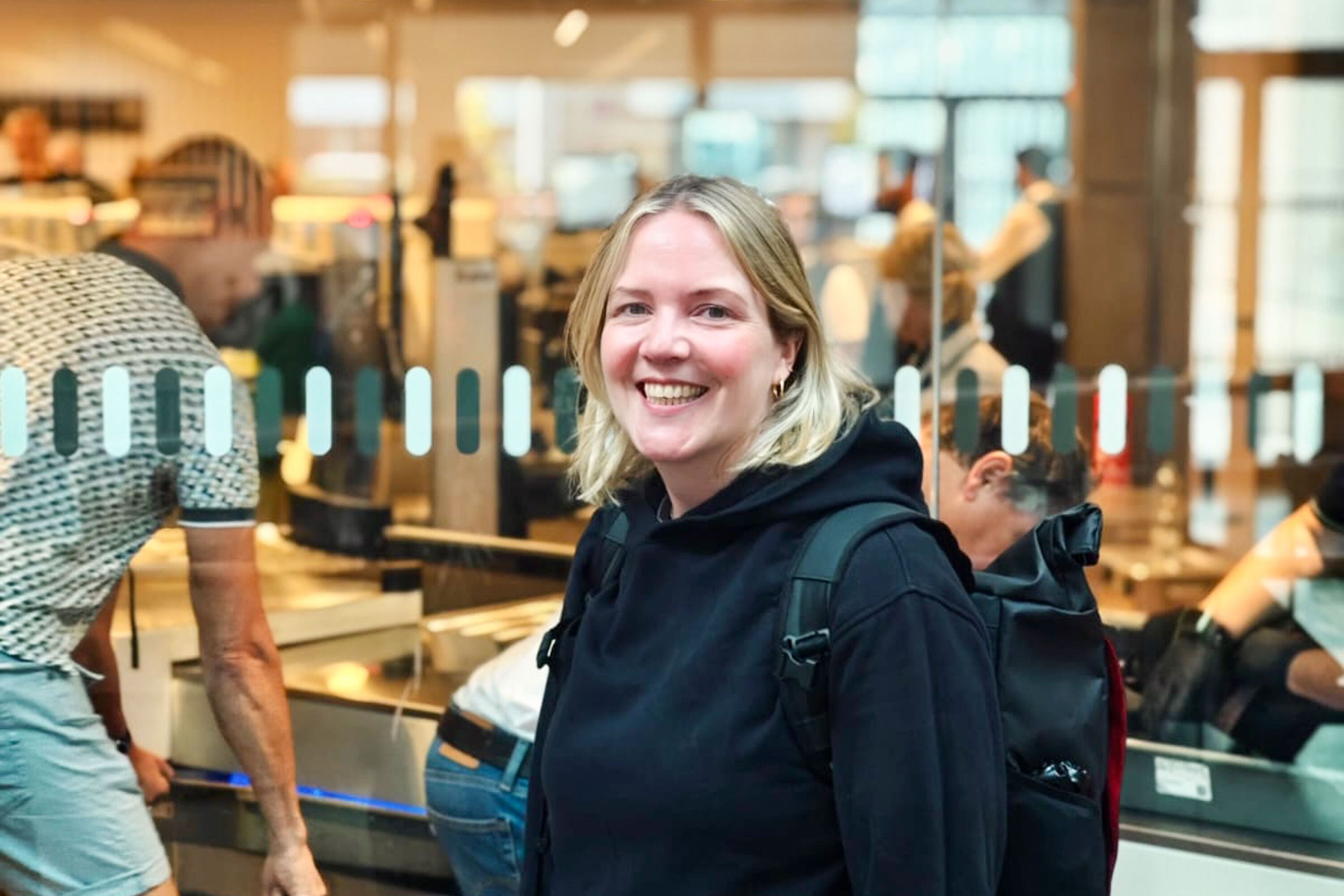Ronja bei ihrer Anreise am Flughafen Hamburg