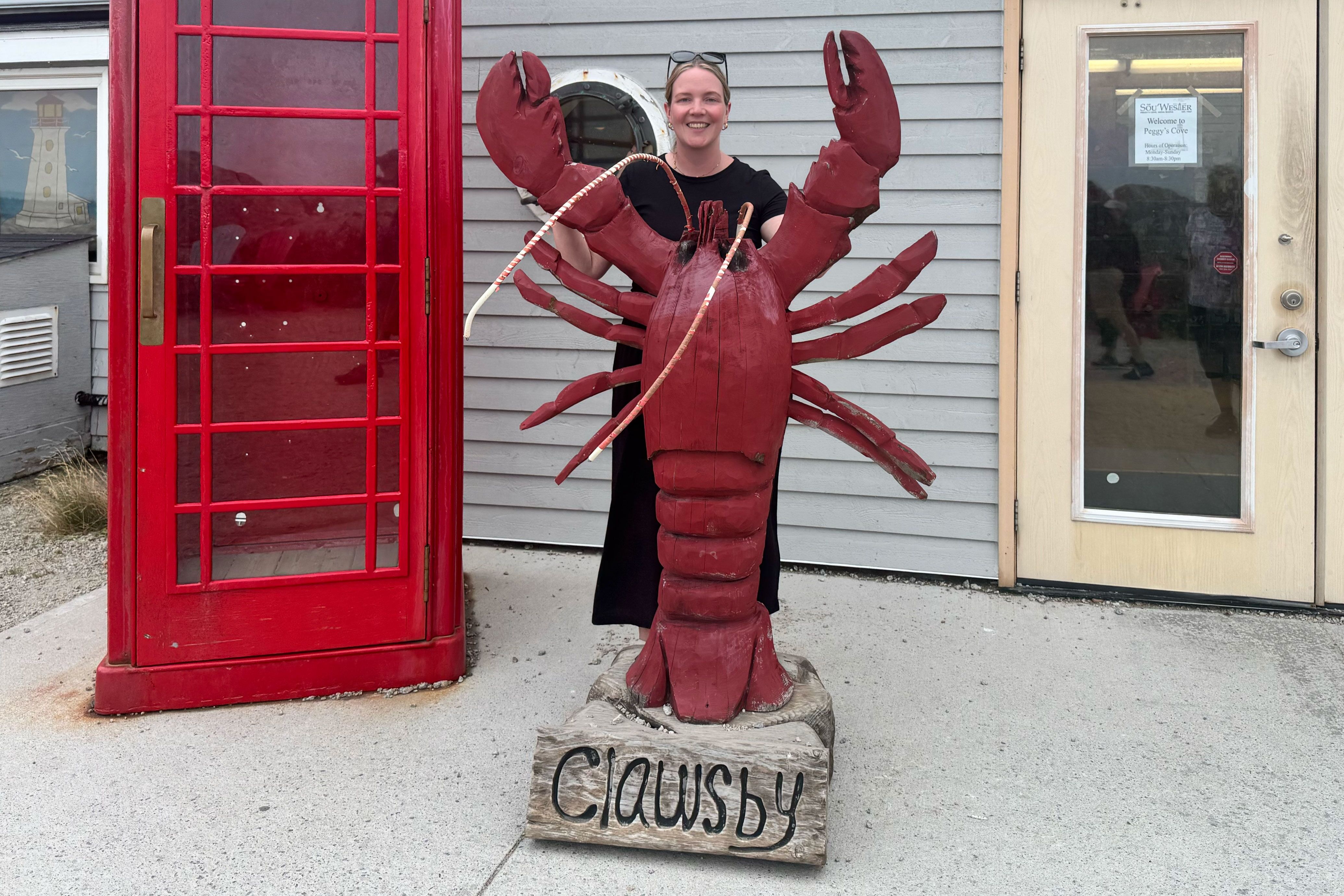 Statue Clawsby im Fischerdorf Peggys Cove