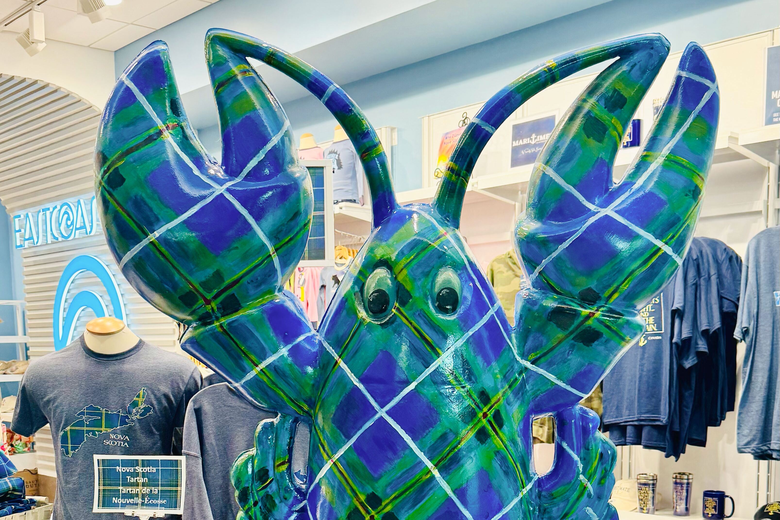 Hummer Statue des Projekts "Paint the Town Red" am Flughafen von Halifax