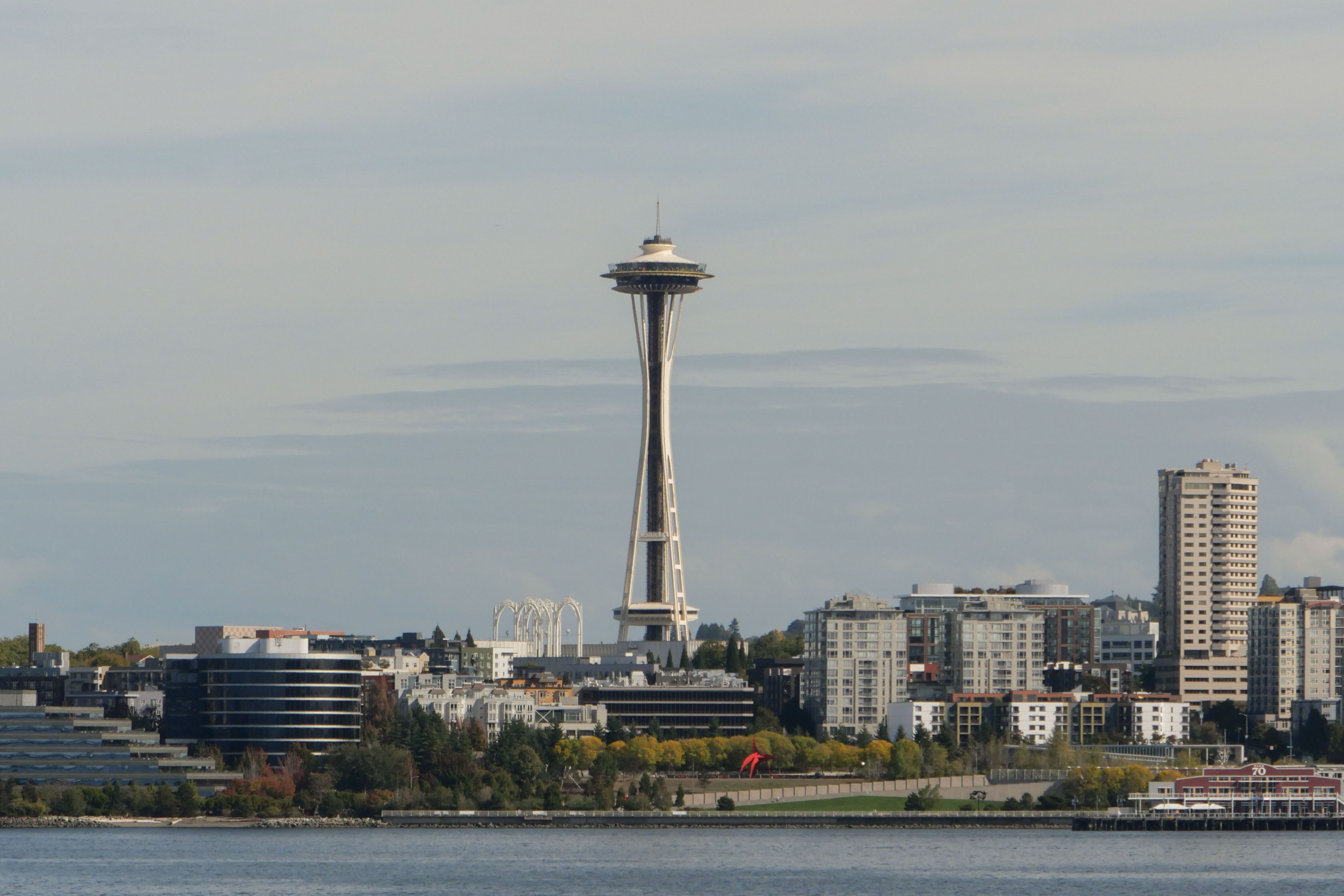 Space Needle und Skyline von Seattle in Washington