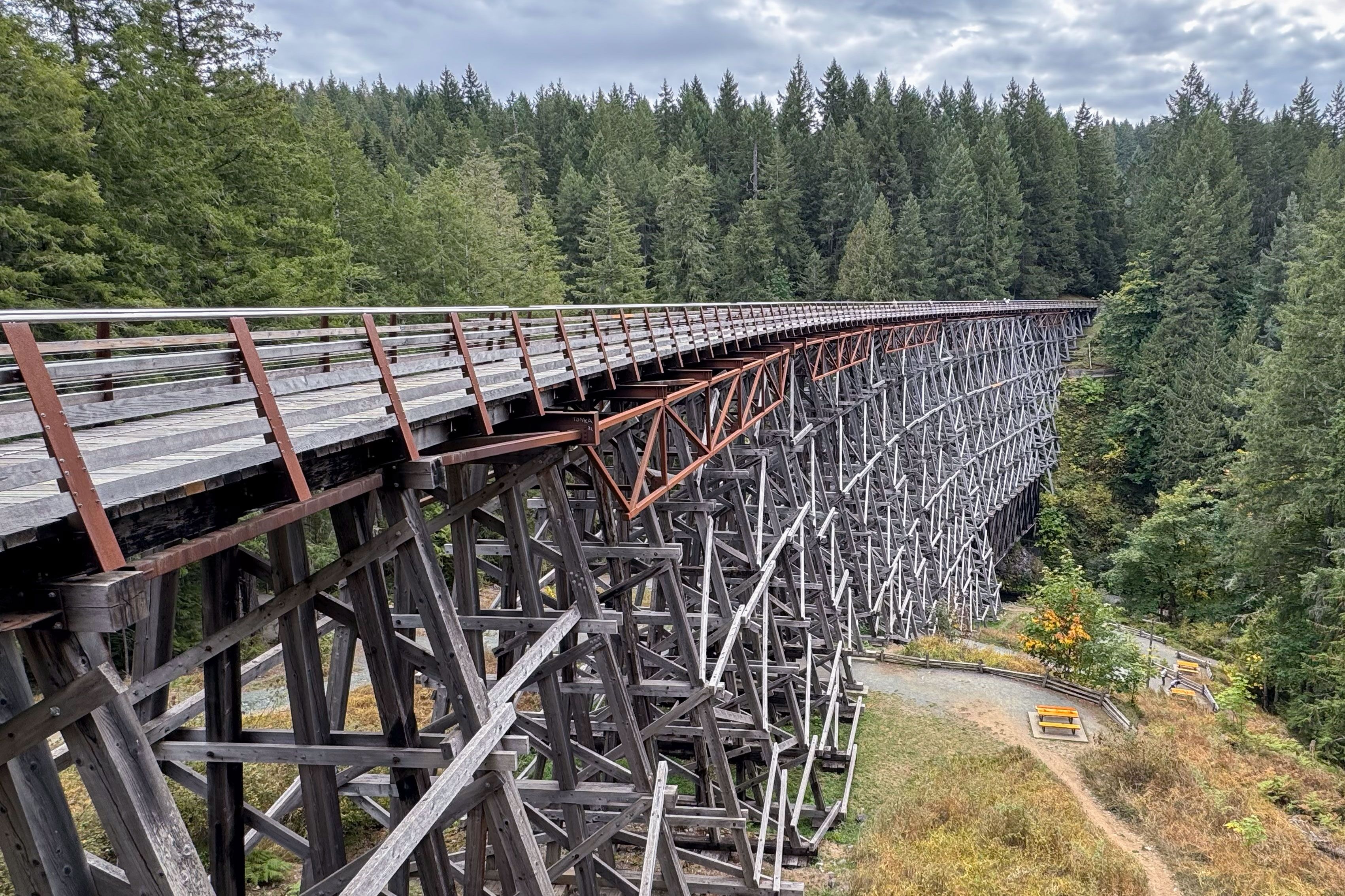 Historische Eisenbahnbrücke Kinsol Trestle in British Columbia