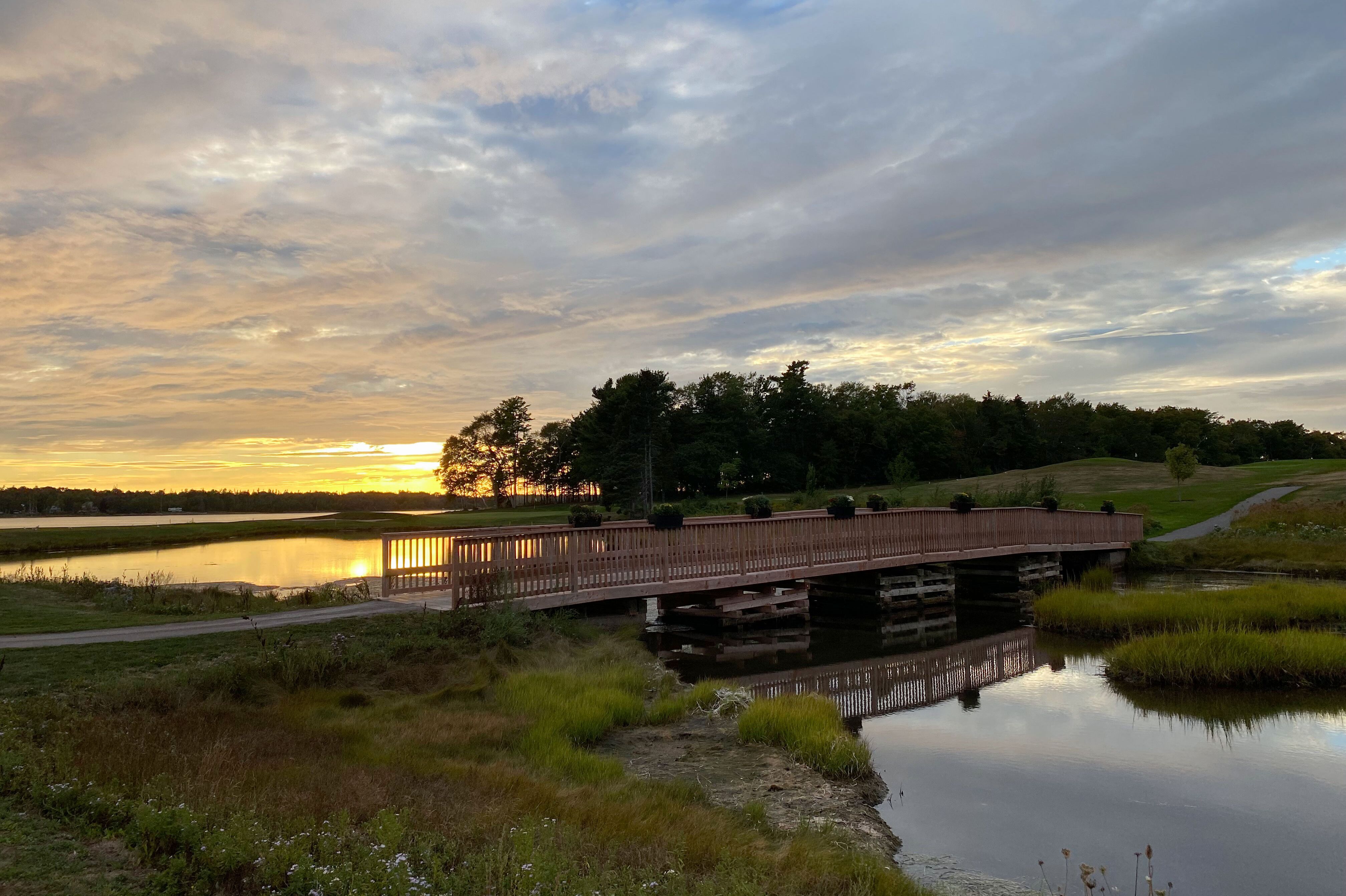 Blick auf den Brudenell River bei Sonnenuntergang auf Prince Edward Island Blick auf den Brudenell River bei Sonnenuntergang auf Prince Edward Island